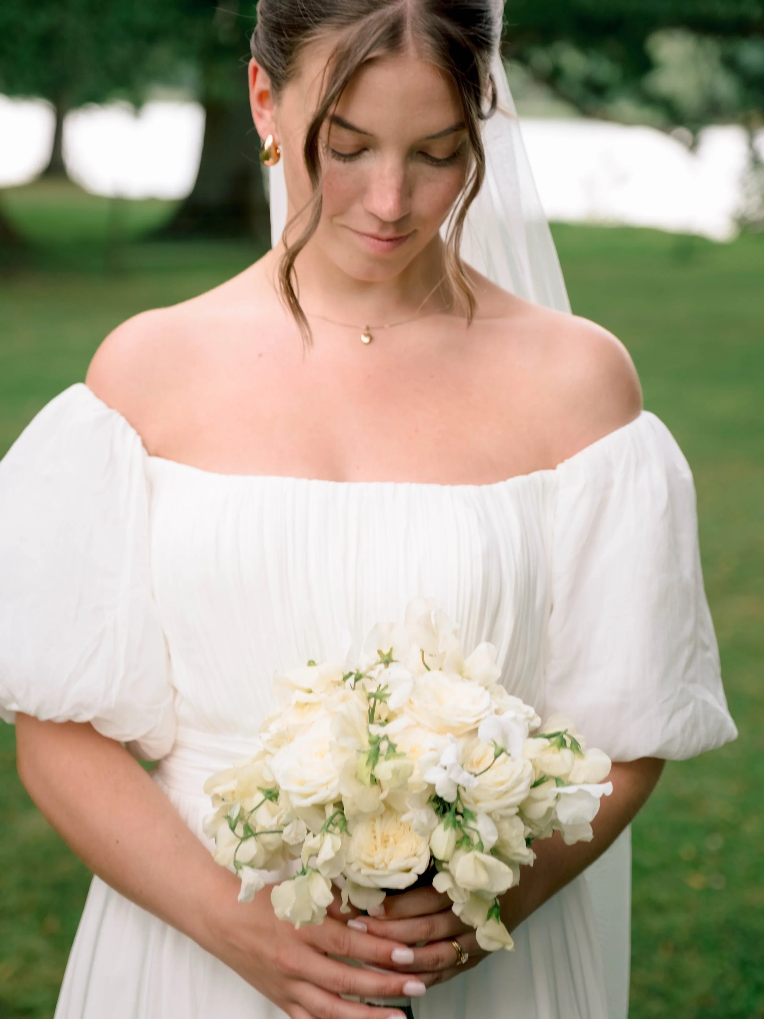 When the bride looks at the groom like this. Check the last picture for that sweet look 🥹