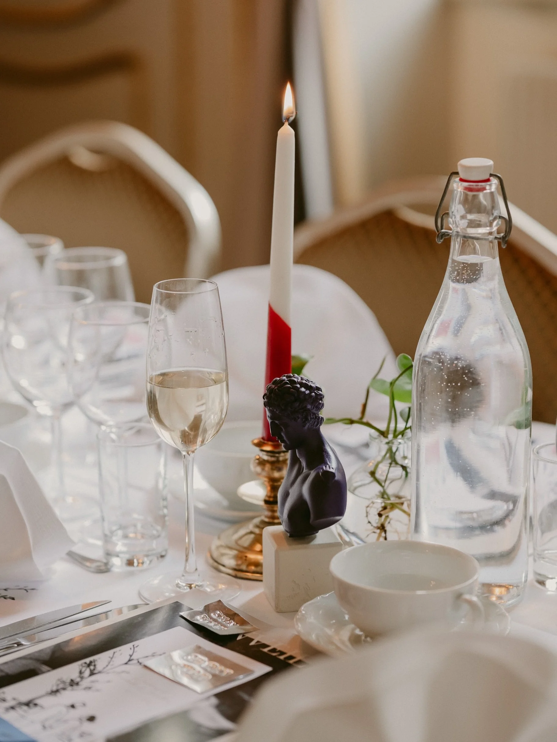This is such a fun table setting. I&rsquo;m obsessed!! 😍