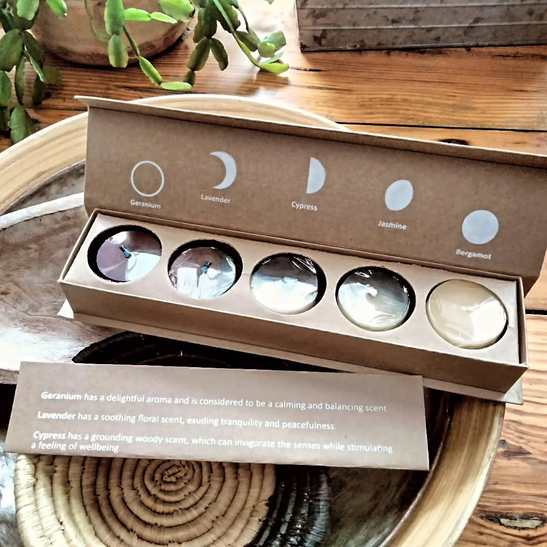 I adore these Phases of the Moon tea lights. Each candle has a different scent: geranium, bergamot, cypress, lavender, and jasmine.

Remember everything is 40% off until the beginning of January.

Thank you for all your orders this far!

#fairtrade #