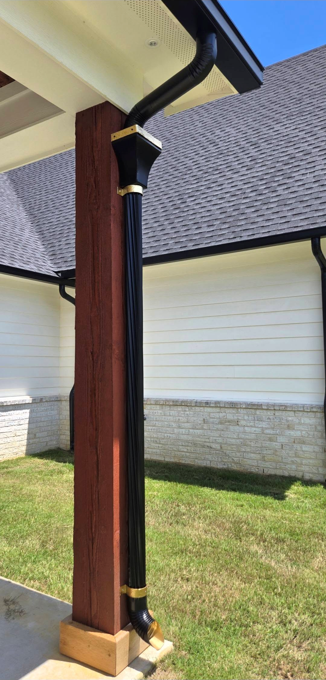 Black Spiral Downspout with conductor head
