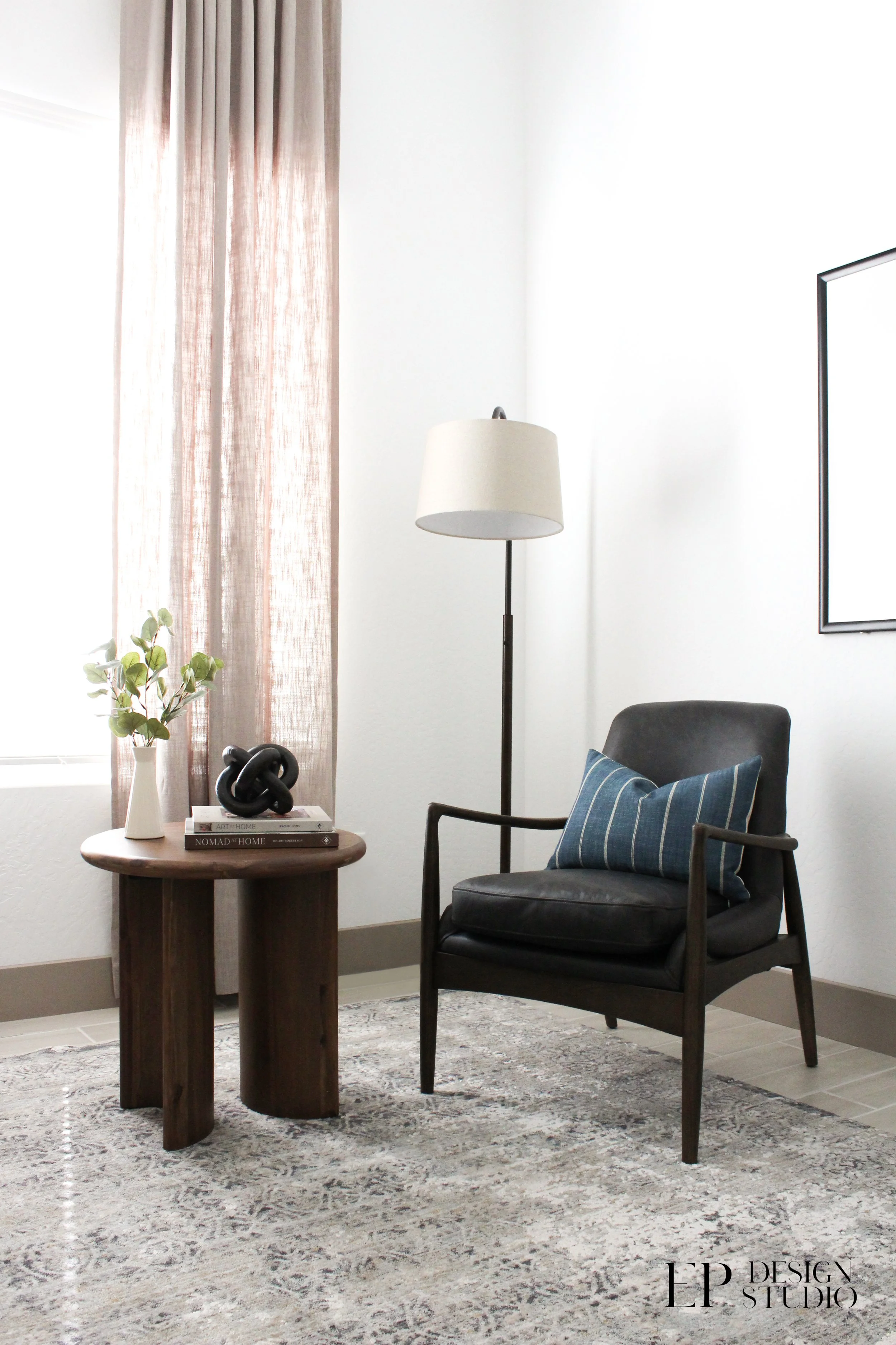 Corner Sitting Area.jpg