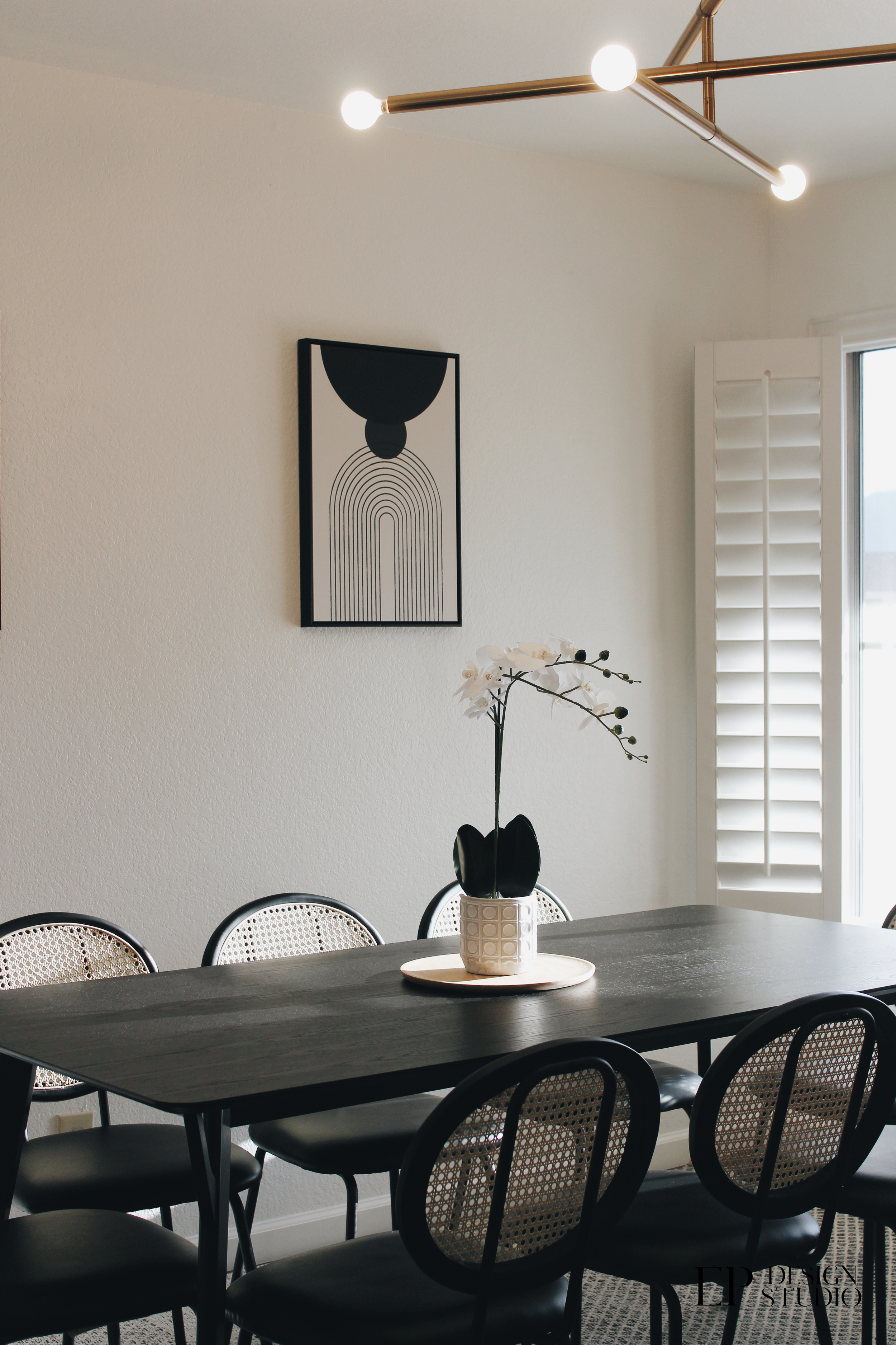 Simple Modern Dining Room.png