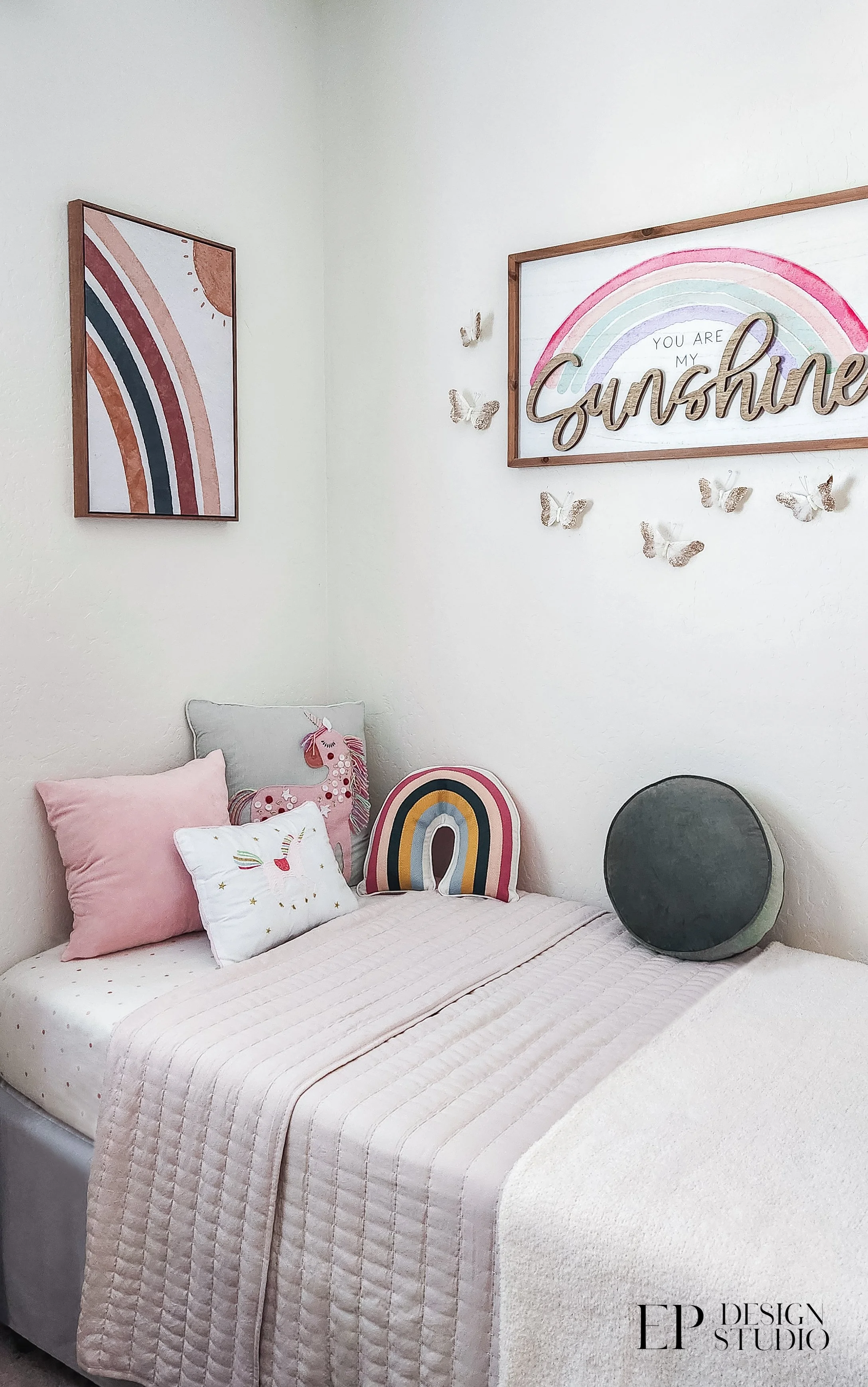 Girl's Pink Bedroom Decor.jpg