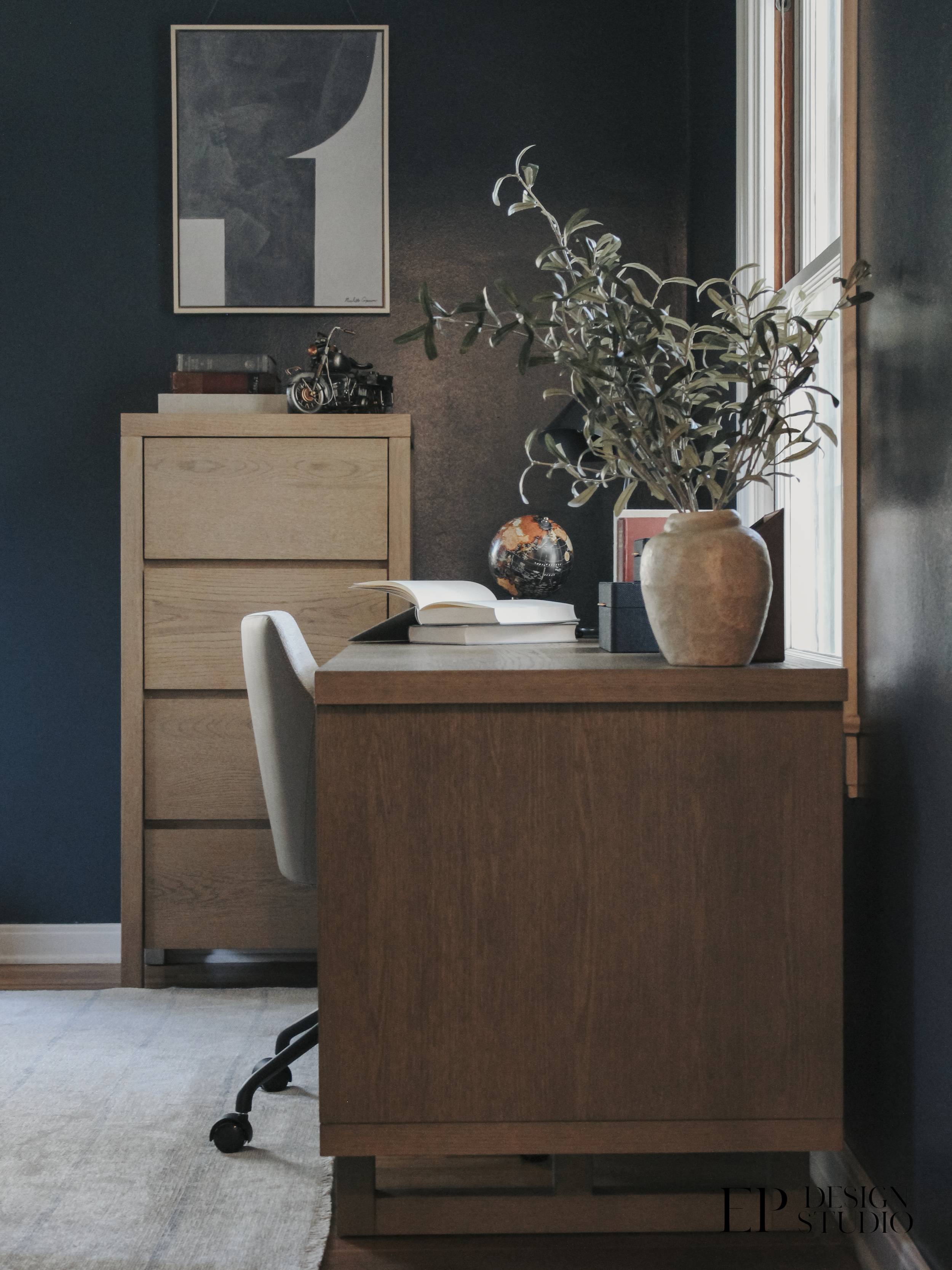 Bedroom Desk Corner.png