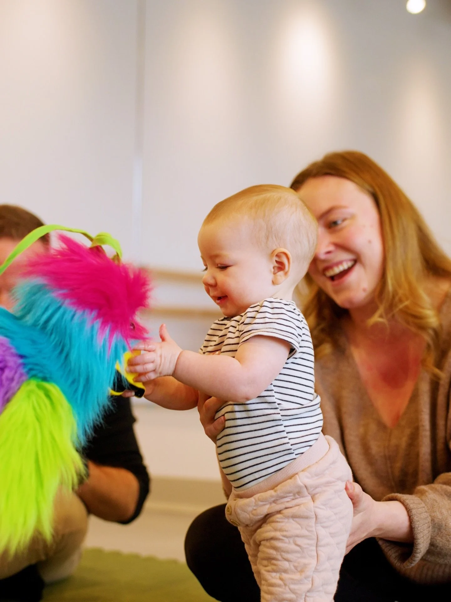 Best way to welcome summer? 😎
☀️ Quality time with your baby
☀️ Meaningful connection with other grown-ups
☀️ Activities that support your little one&rsquo;s development
☀️ The cutest photo moments
☀️ Adventures you and your baby will both love

Ear