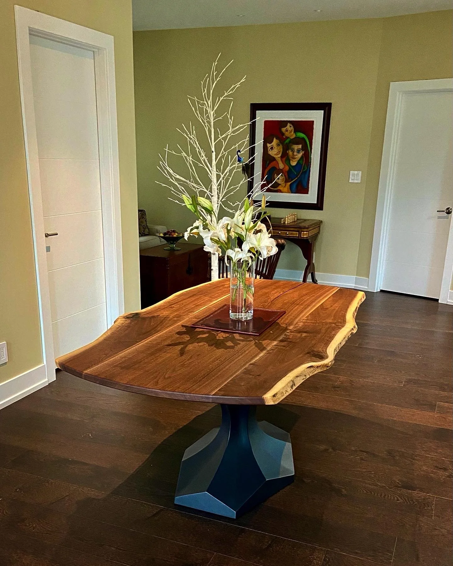 Walnut Entryway table with Dentro flowyline base