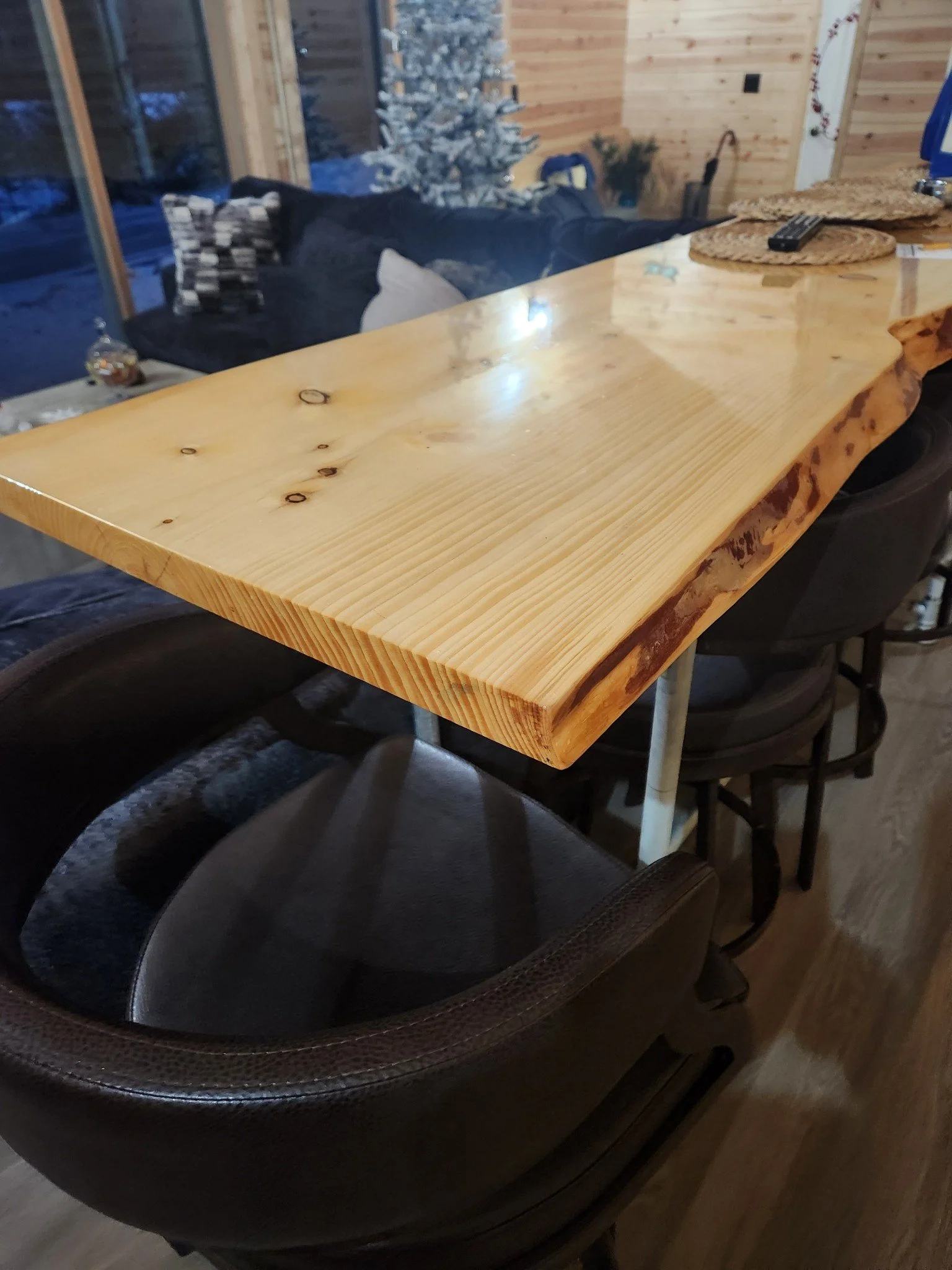 Pine dining table.jpg