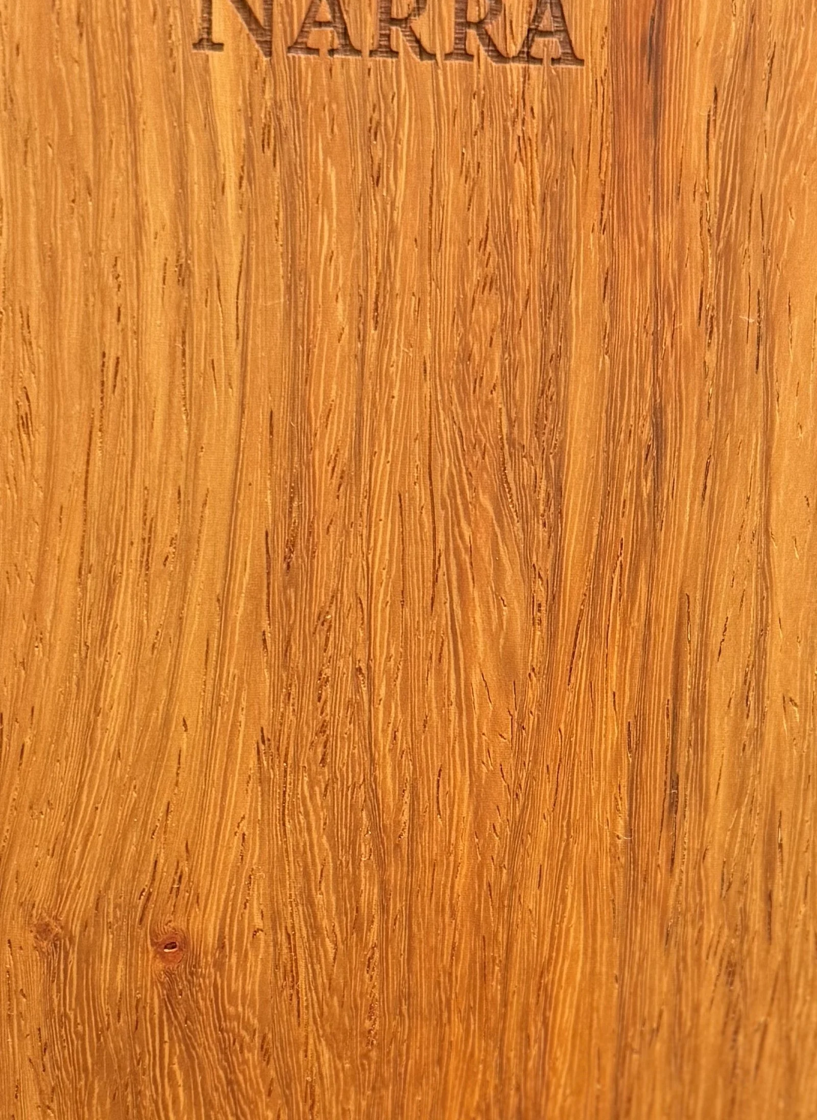 narra_detail.jpg