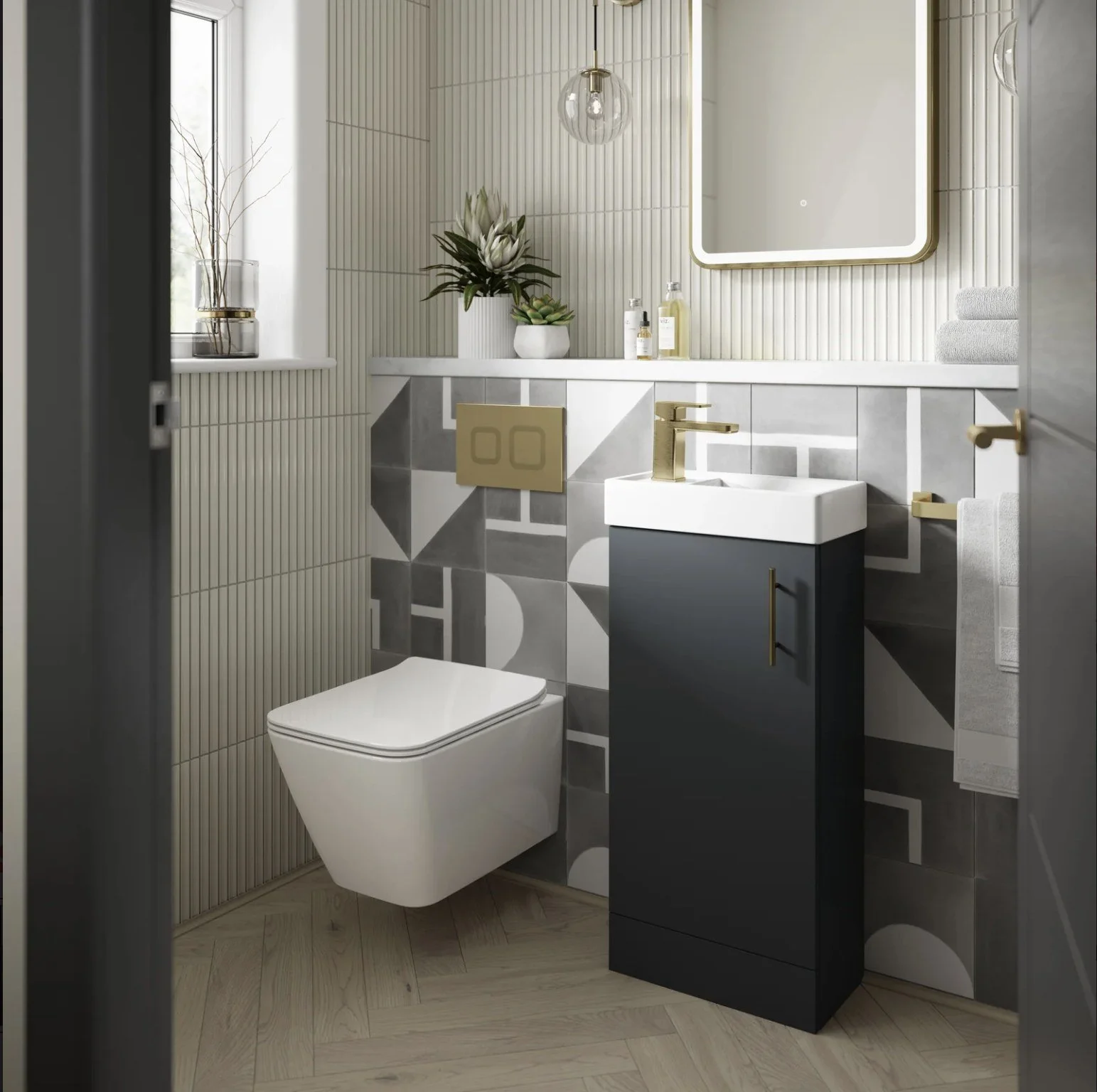 nuie-vault-400-black-lifestyle copy.jpg