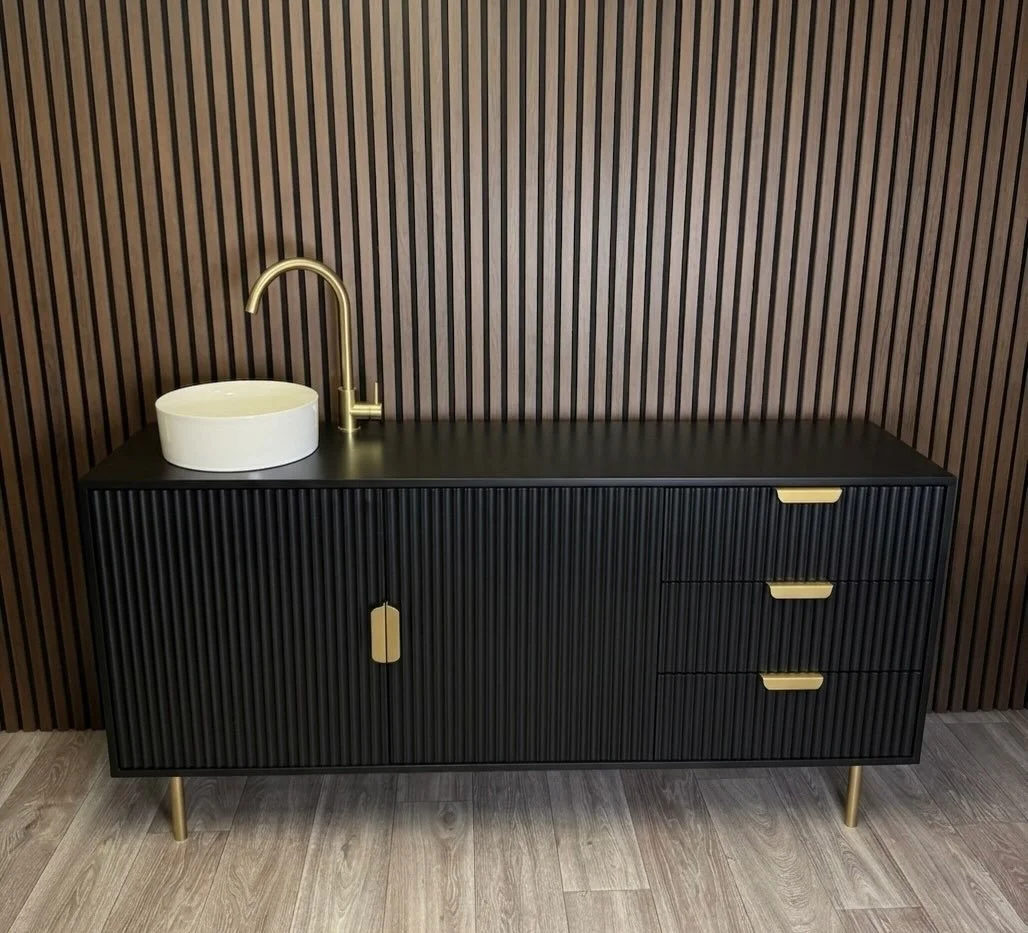 💧 1600mm. Matte black. Brushed gold.
One of our larger sideboard units - and honestly, it speaks for itself.

Hot and cold running water, no plumbing required. Fully self-contained, plug-in power only. Arrives built and ready to go.

✅ 1600mm with d