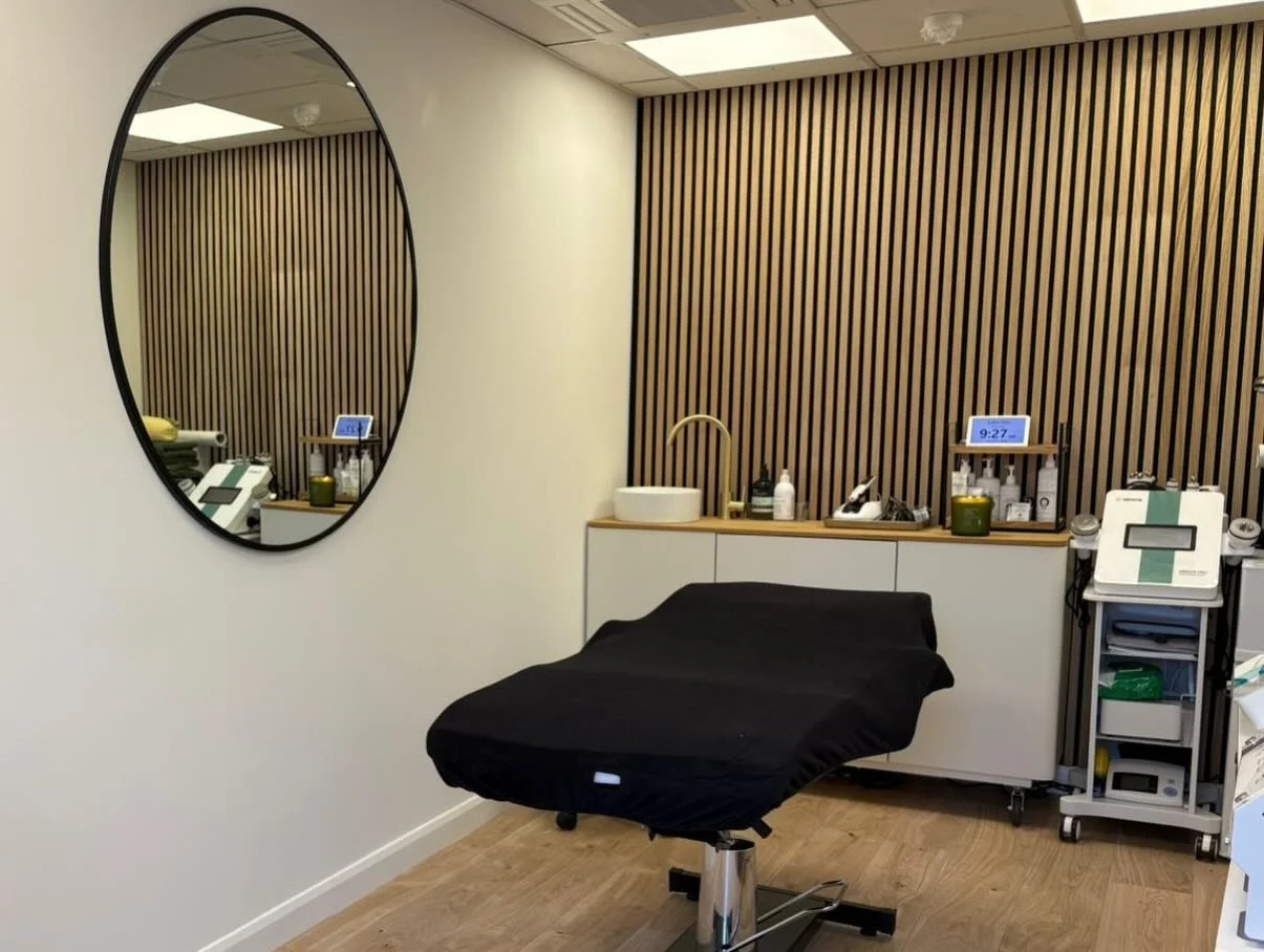 💧 This aesthetics clinic needed a sink in their treatment room - no plumbing access, no problem.
Our sideboard unit sits along the back wall, hot and cold running water, fully self-contained. The entire system lives inside the cabinet - just plug it