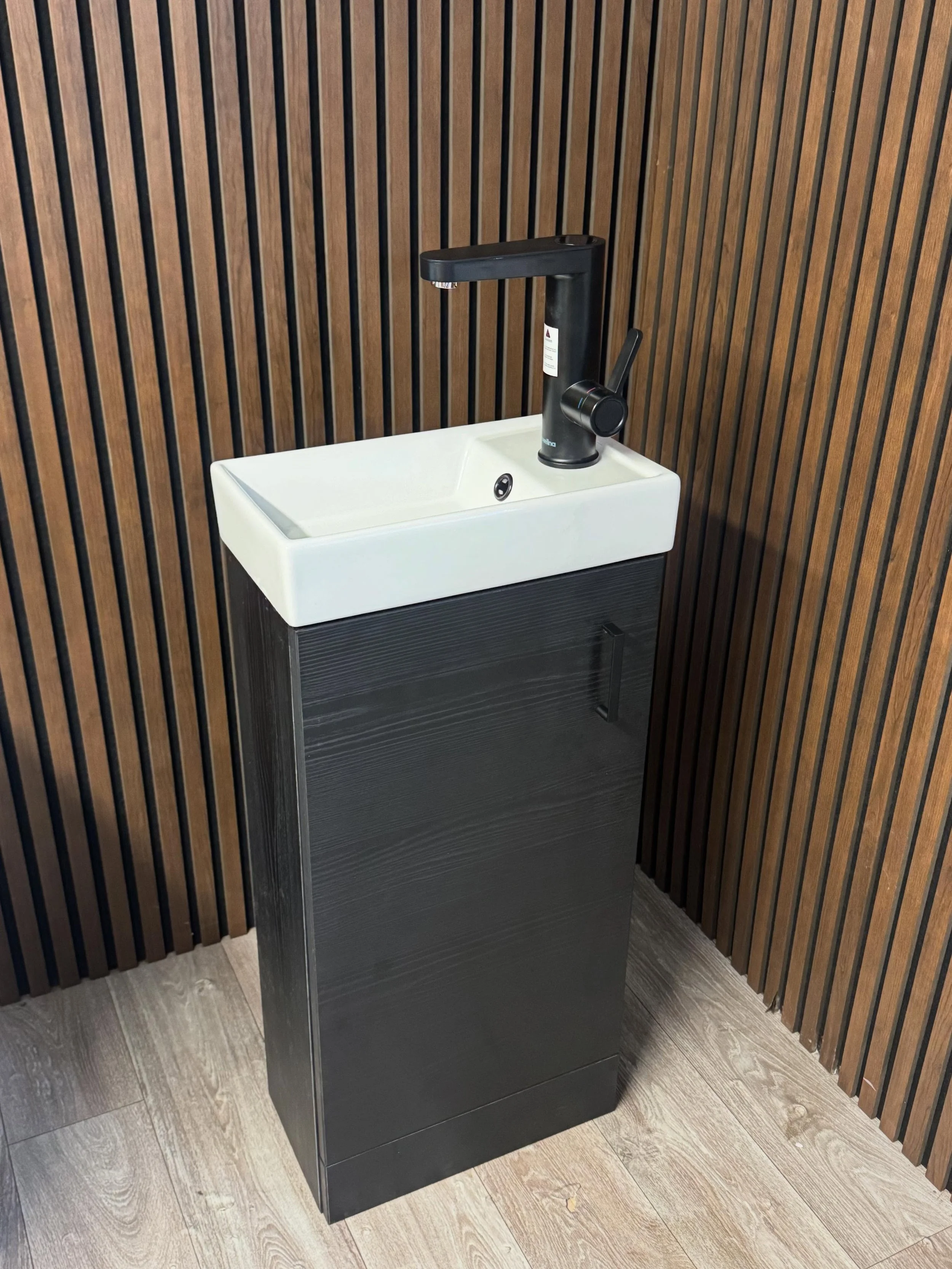 💧 This one was built for a client who knew exactly what he wanted &mdash; 400mm, black finish, matte black tap.

No plumbing. No compromise on how it looks.
Every unit we build is made to order, so if you&rsquo;ve got a colour, finish or size in min