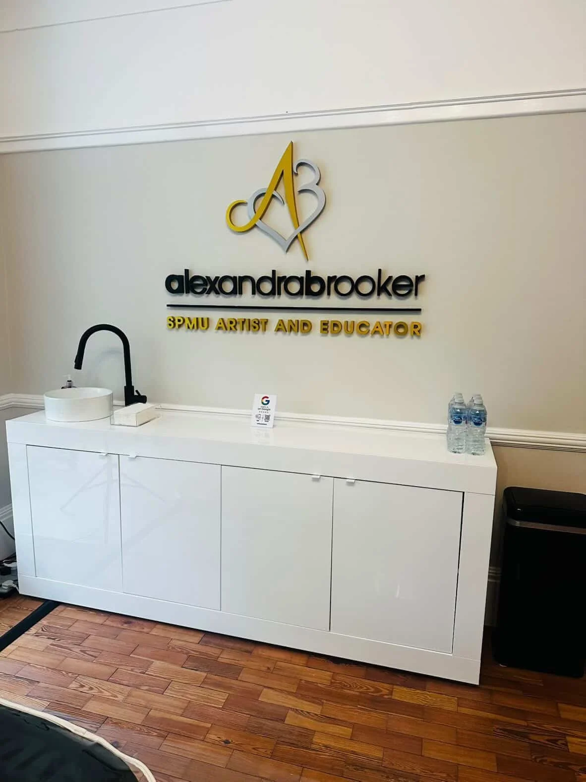💧 New install &mdash; a no-plumbing unit fitted into an SPMU studio.

A bright, professional treatment space needs a hand-wash sink that looks the part and doesn&rsquo;t need a plumber. This one plugs straight into the wall. Hot and cold running wat