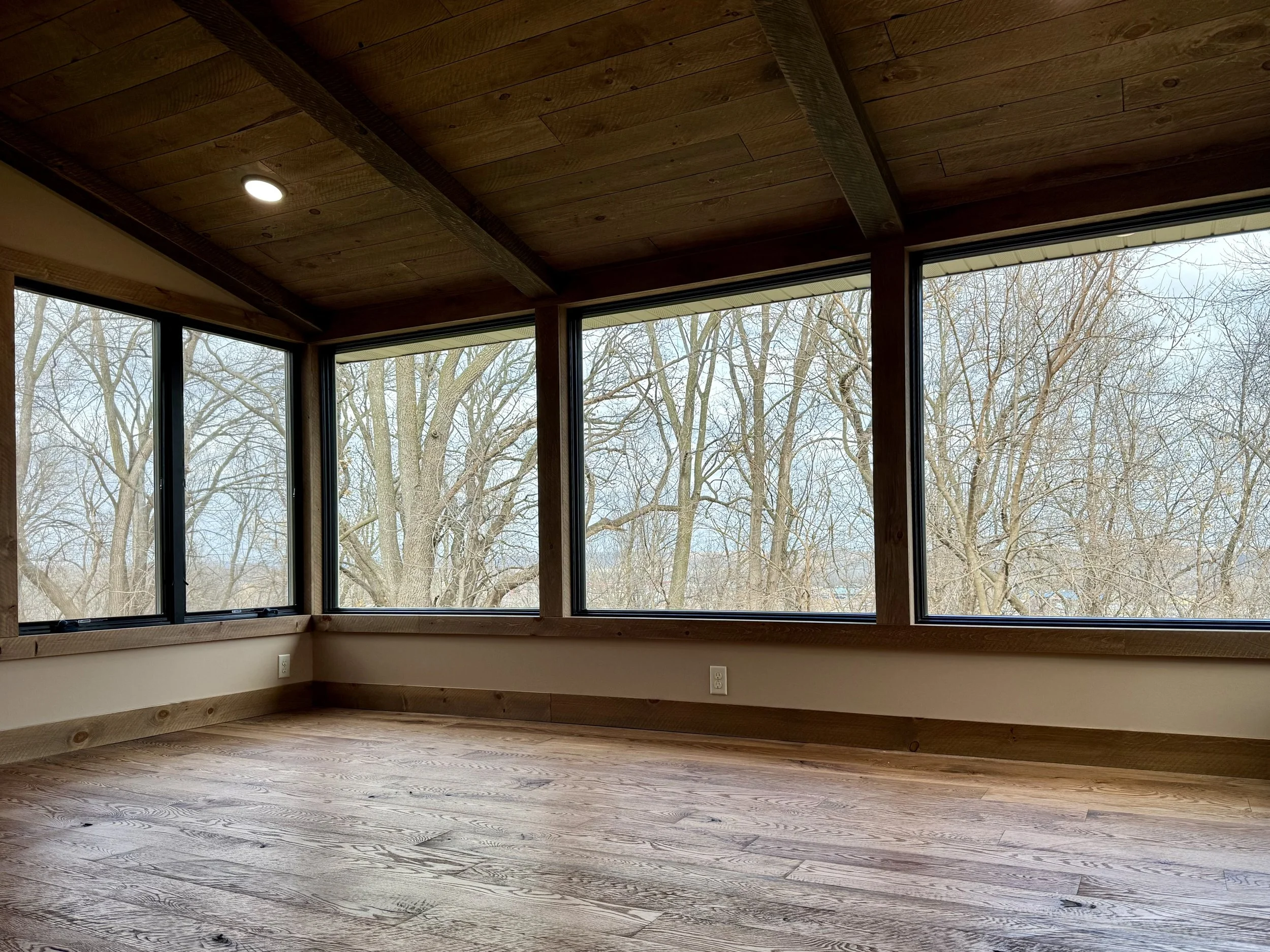 Beautiful 3 seasons turned 4 seasons porch in the greater Mankato area