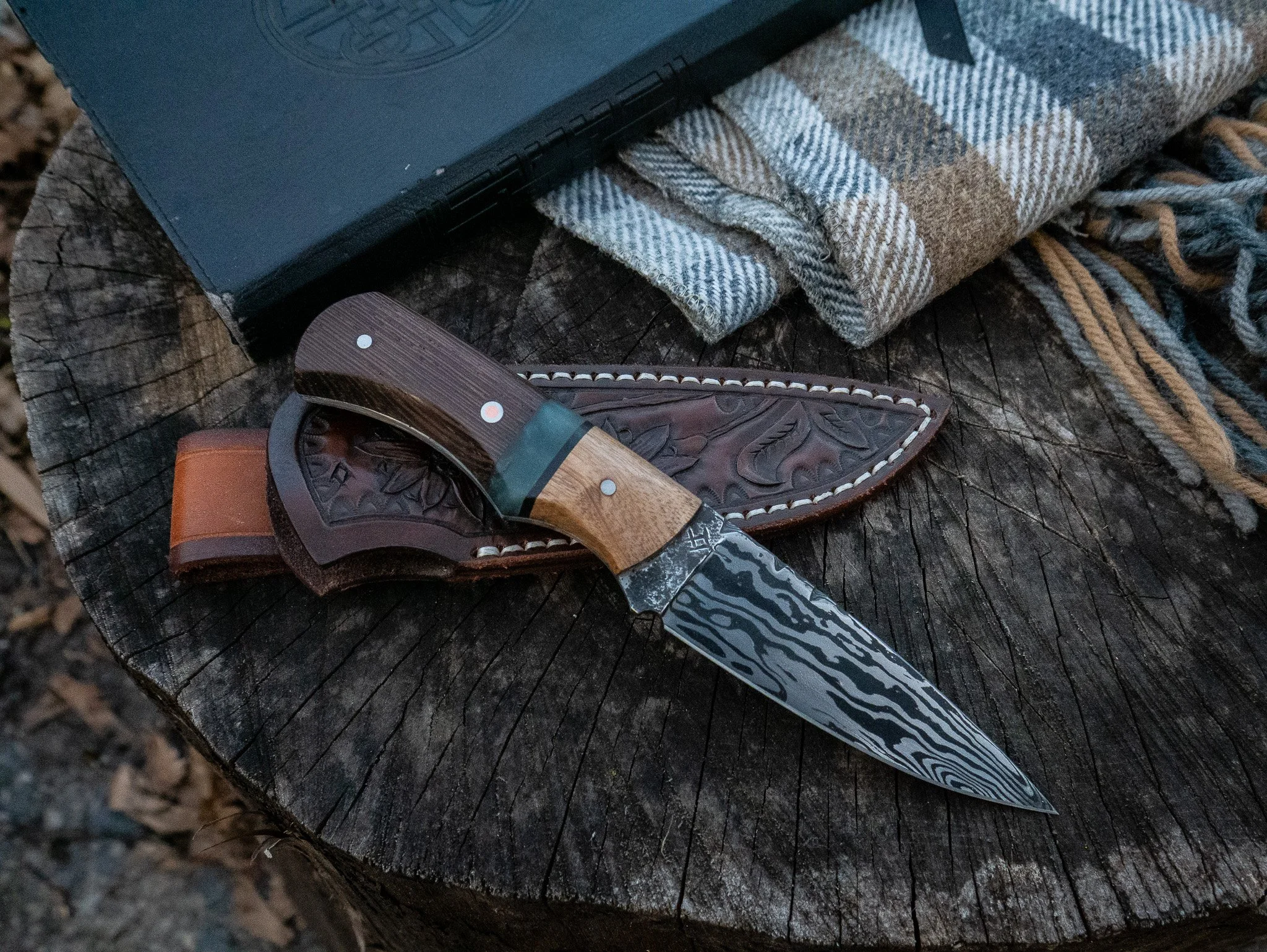 Hand Forged Damascus EDC/Skinning Knife with Sheath, Carved Flowers