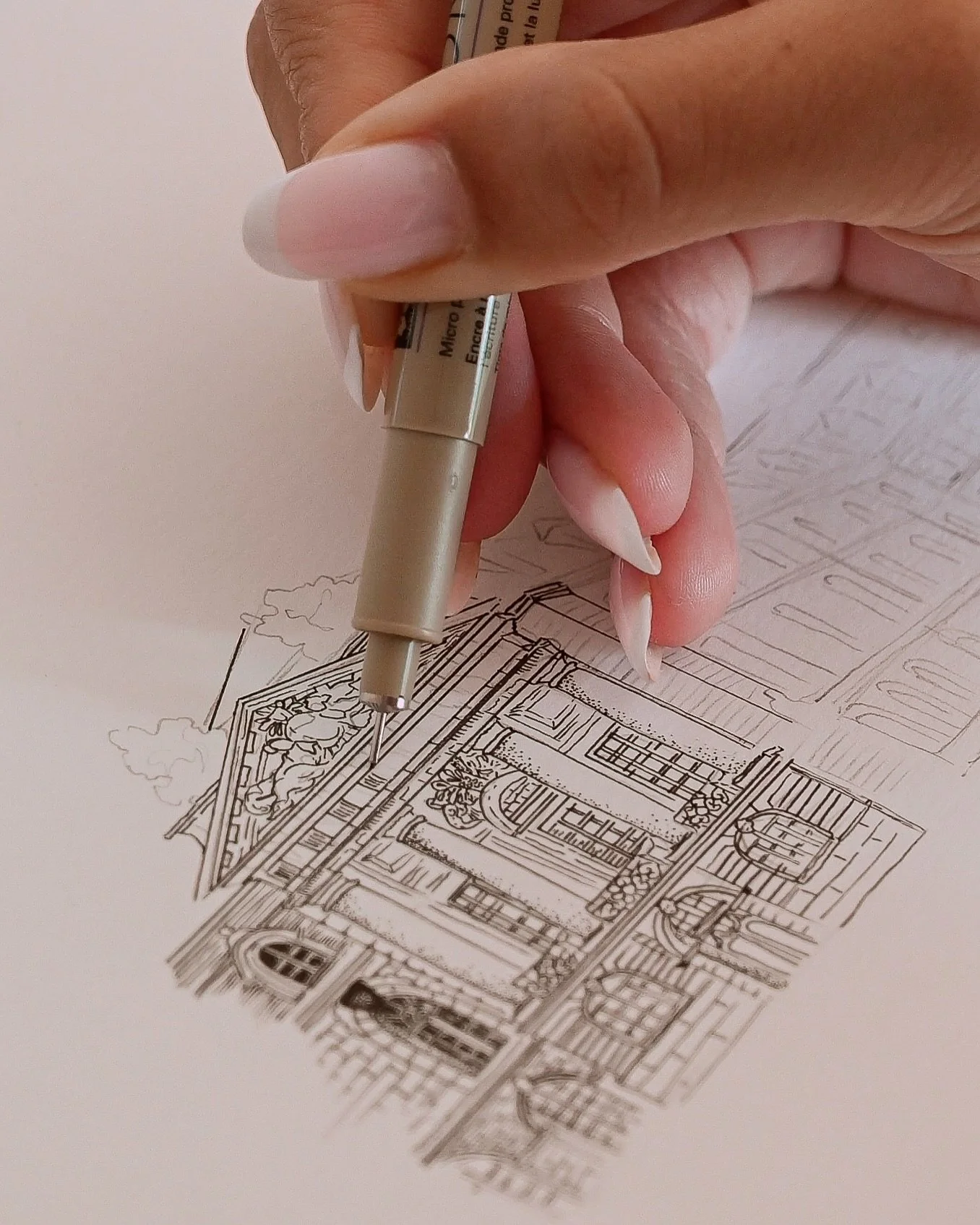 &bull; Illustration de la Place de la Lib&eacute;ration &mdash; Une &oelig;uvre minutieusement r&eacute;alis&eacute;e &agrave; la main, v&eacute;ritable hommage &agrave; l&rsquo;h&eacute;ritage culturel de Dijon.

D&eacute;couvrez notre toute derni&e