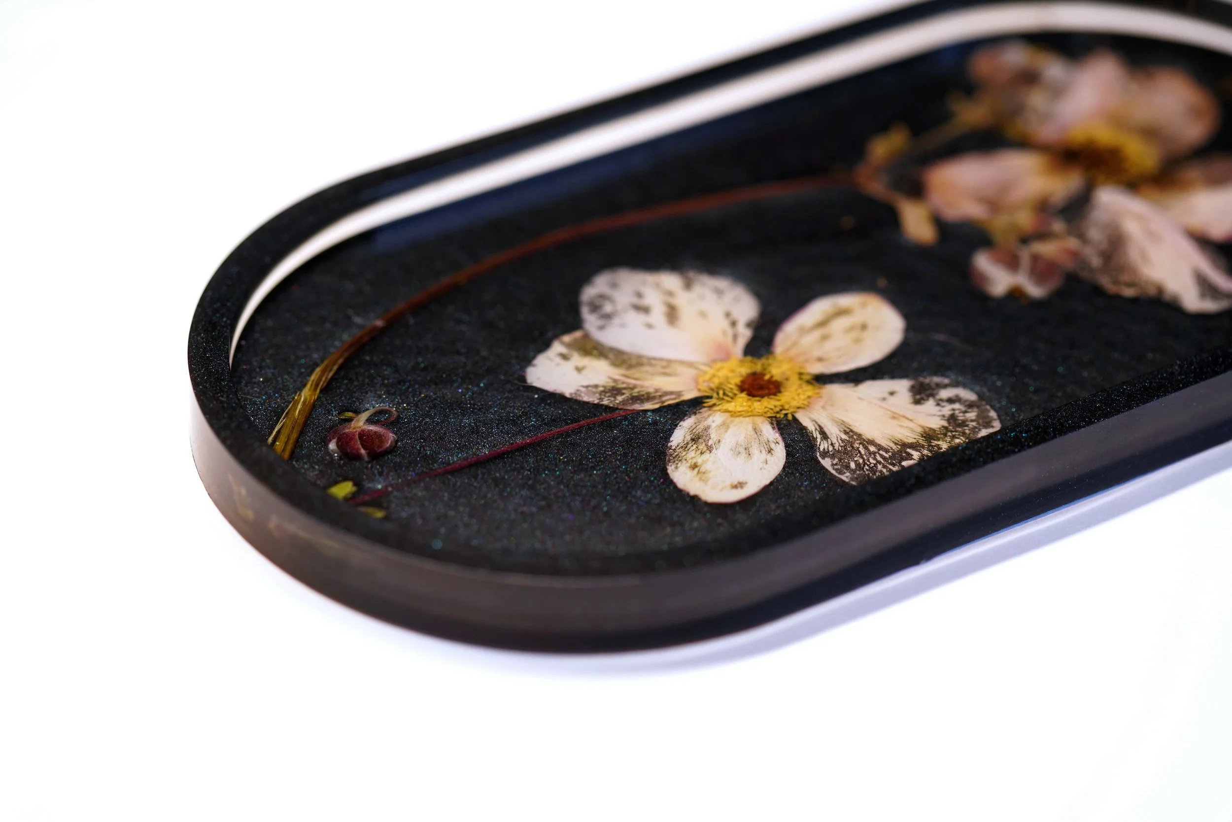 Stephanie Kleschnitzki, Resin and Natural
Materials, 10 Maple Lane