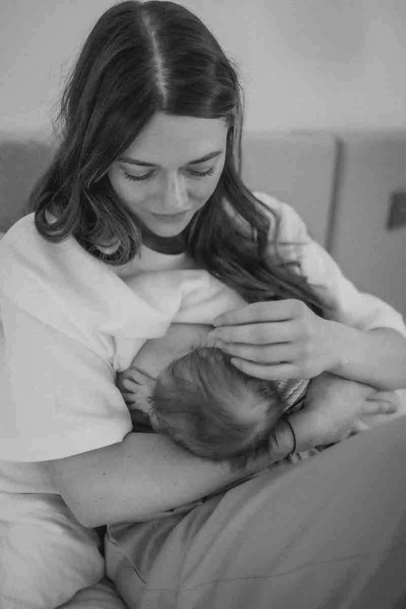 newborn-photoshoot-at-home-ampthill-kimrosephotography (8).jpg
