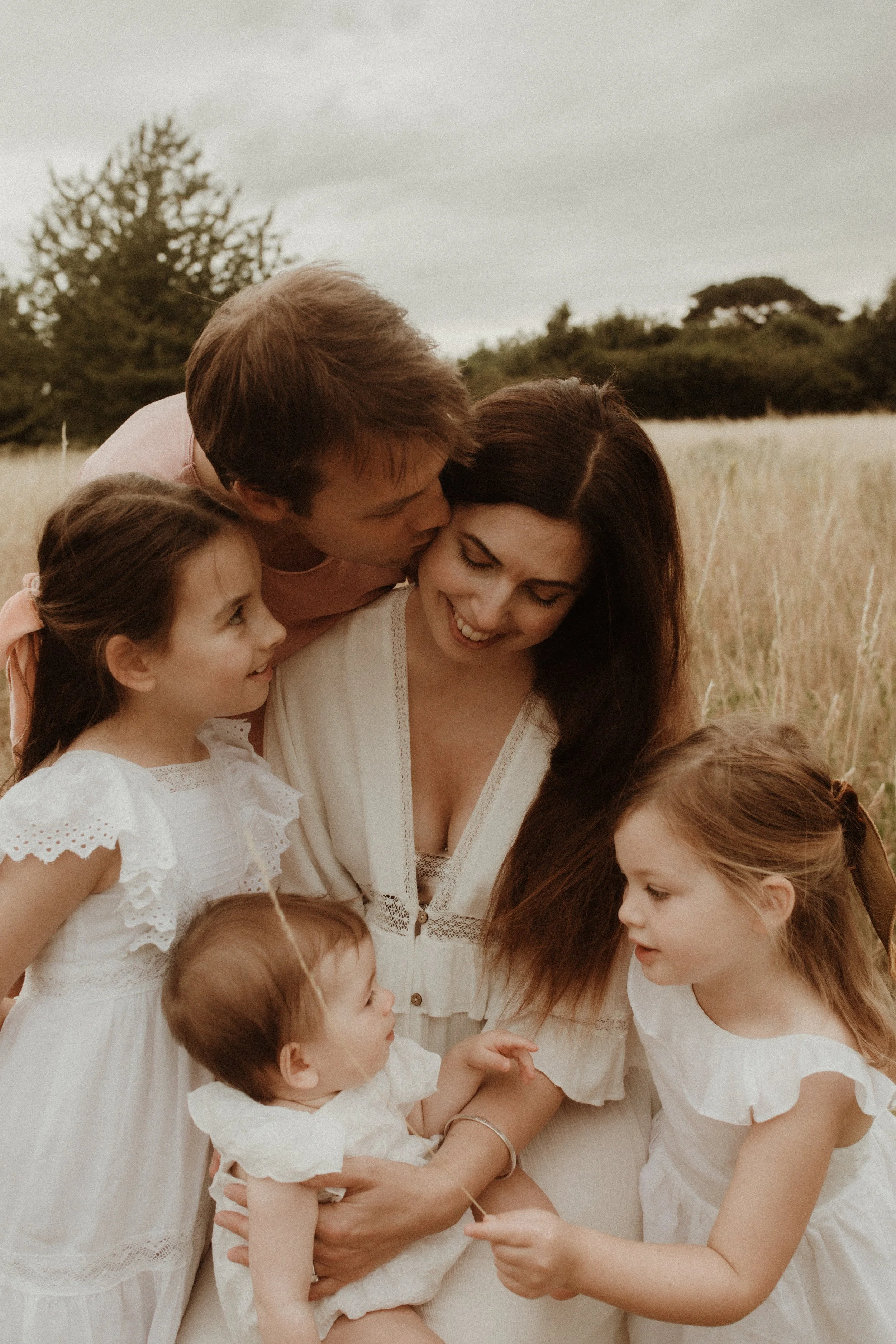 Natural Family Photoshoot in Hitchin : Summer In The Meadow