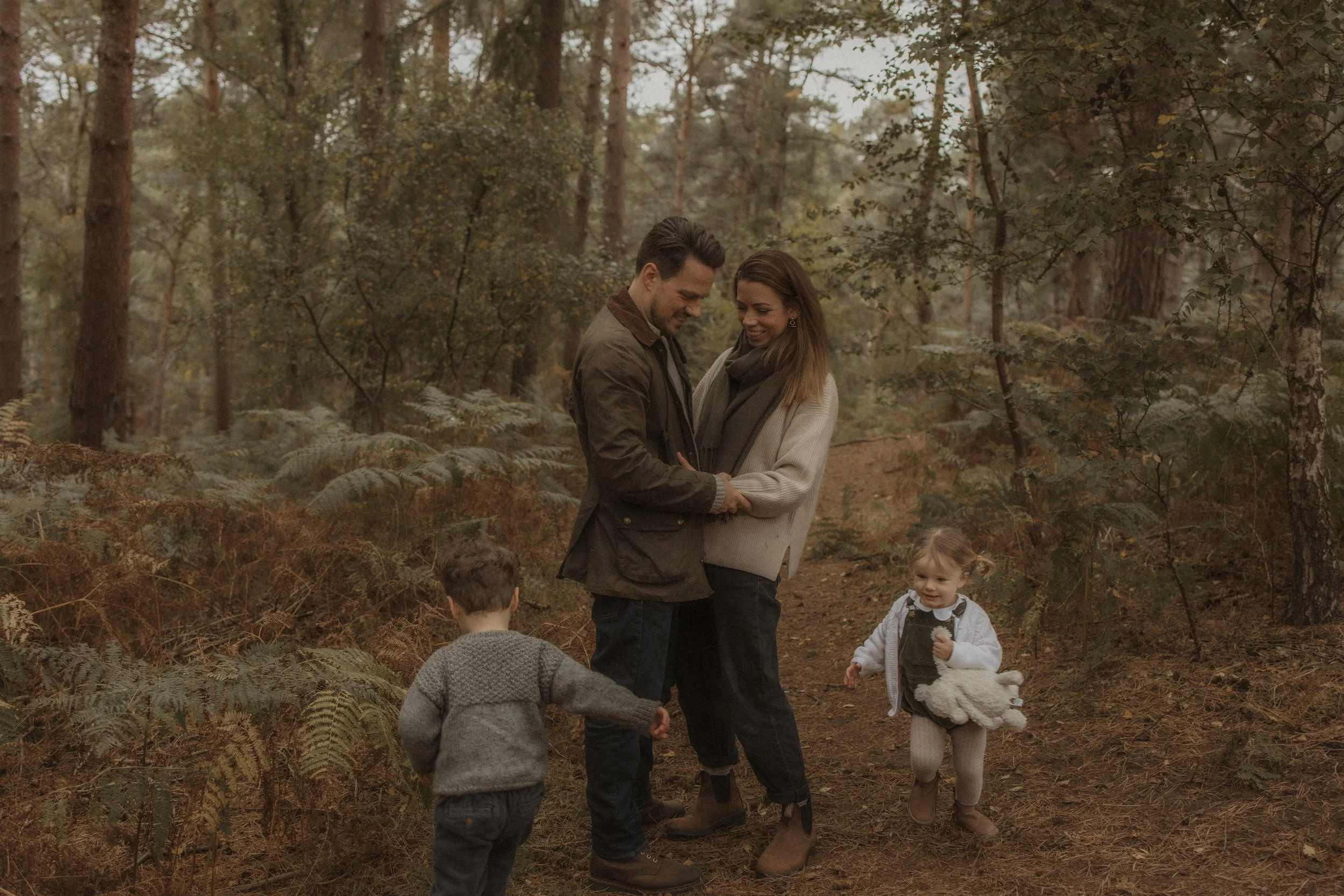 rowney-warren-bedfordshire-woodland-family-photoshoot-kimrosephotography (14).jpg