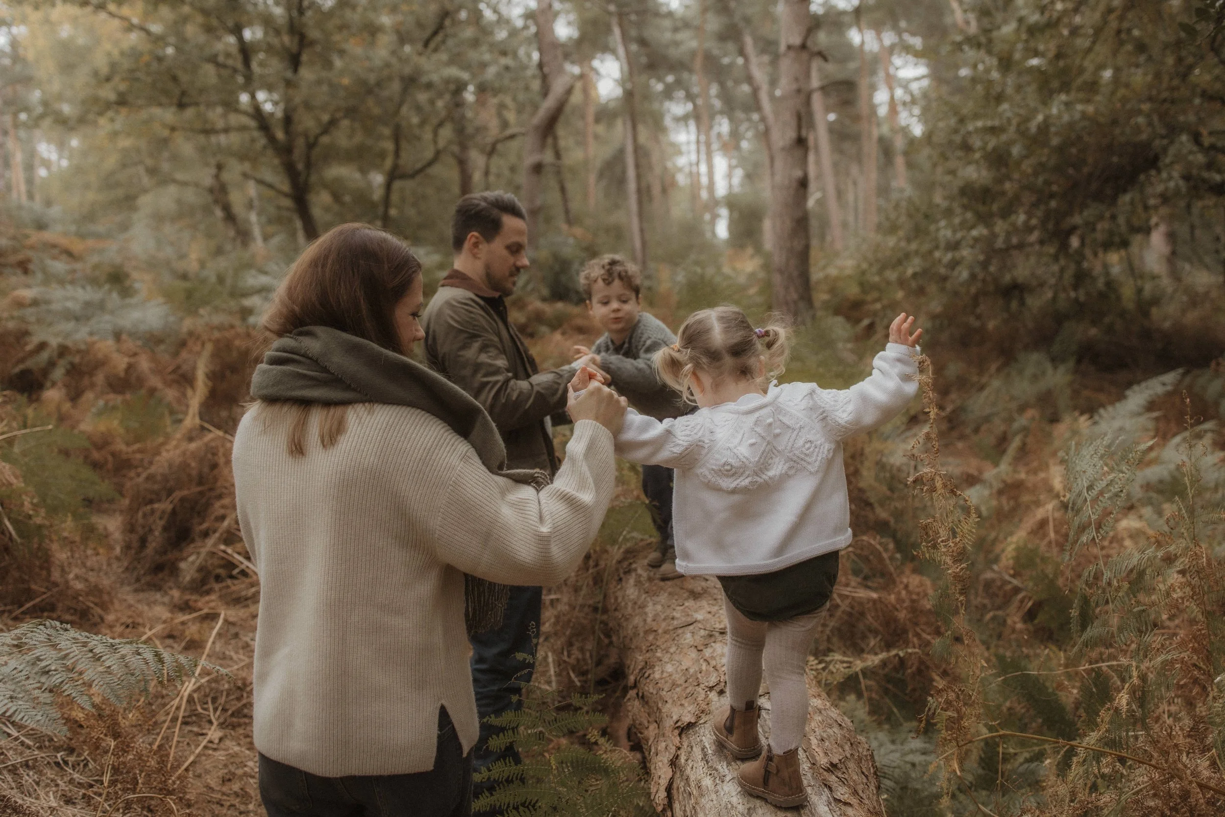 AUTUMN FAMILY PHOTOSHOOT IN ROWNEY WARREN BEDFORDSHIRE