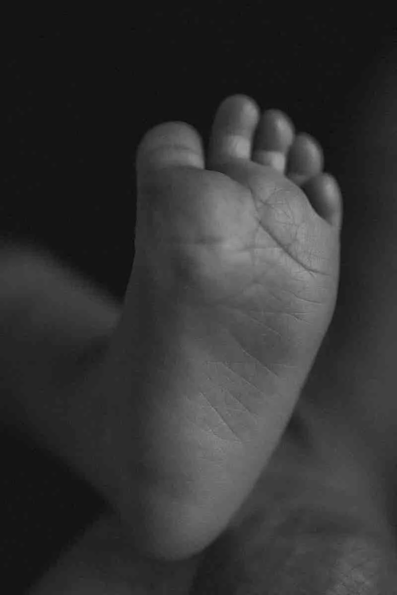 newborn-photoshoot-at-home-ampthill-kimrosephotography (13).jpg