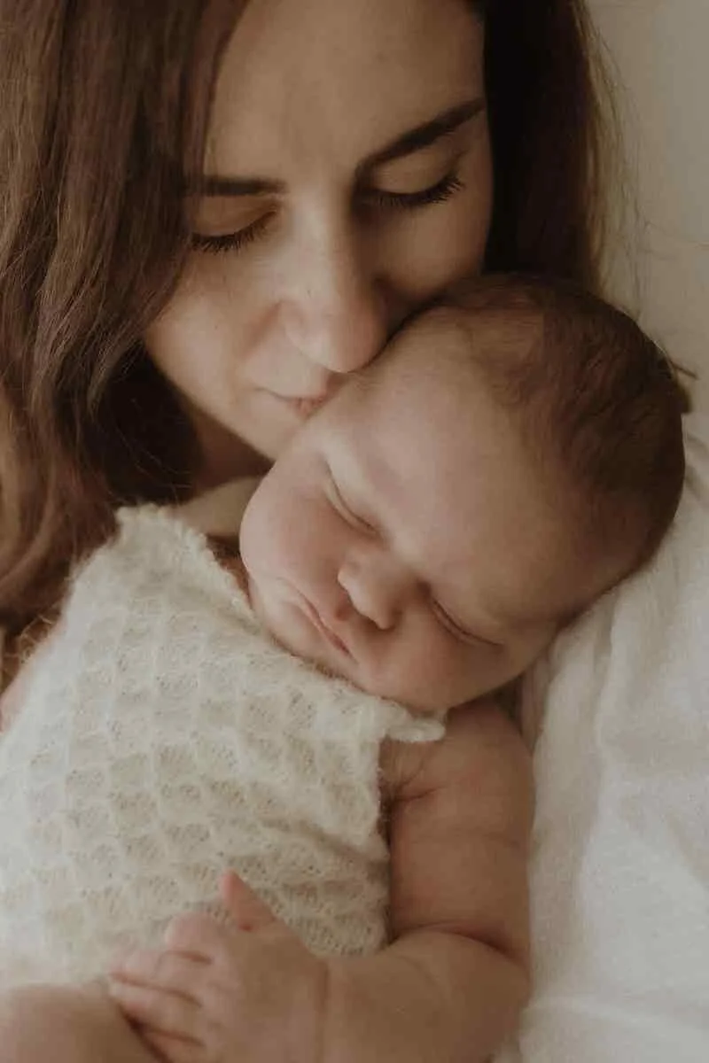 newborn-photoshoot-at-home-ampthill-kimrosephotography (28).jpg