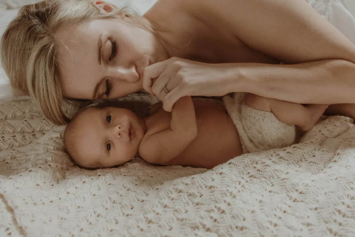 newborn-photoshoot-at-home-ampthill-kimrosephotography (3).jpg