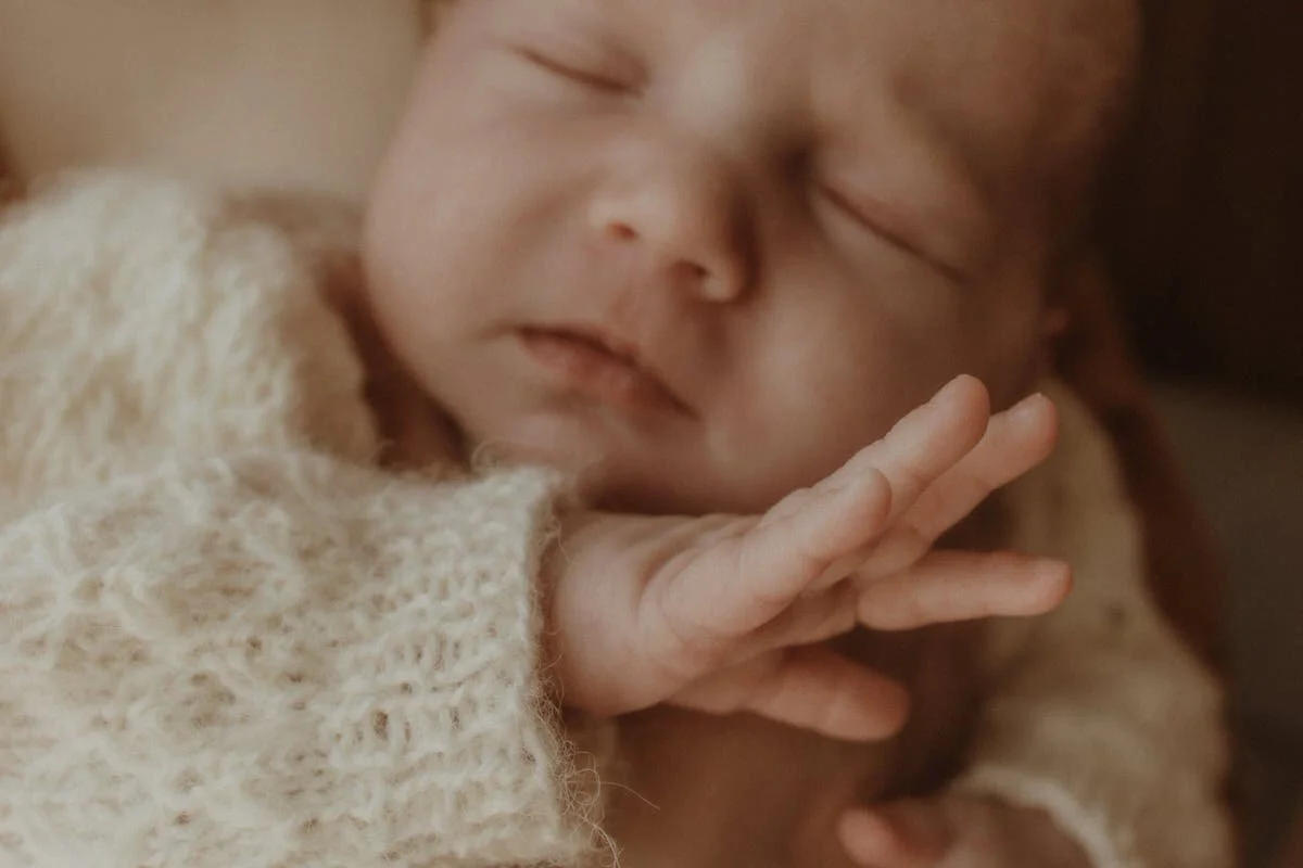 newborn-photoshoot-at-home-ampthill-kimrosephotography (20).jpg