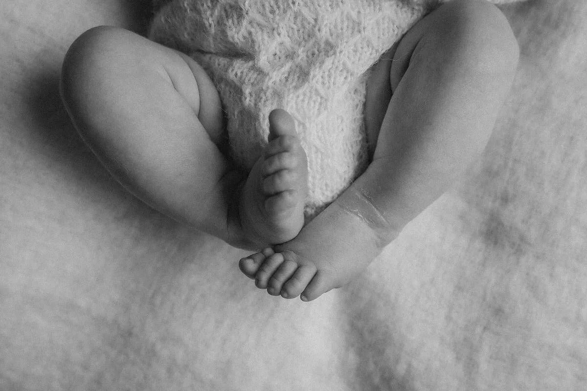 studio-newborn-photoshoot-bedford-kimrosephotography (6).jpg