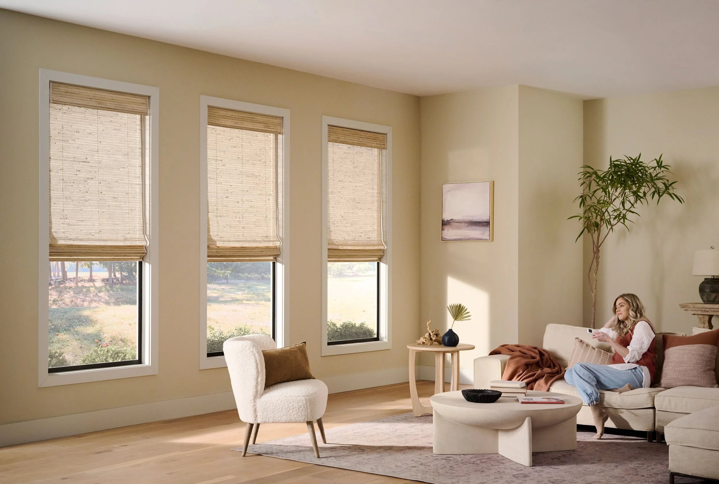 Alta_C7_CanoCream_MotorizedShades_LivingRoom_Overall_4691.jpg