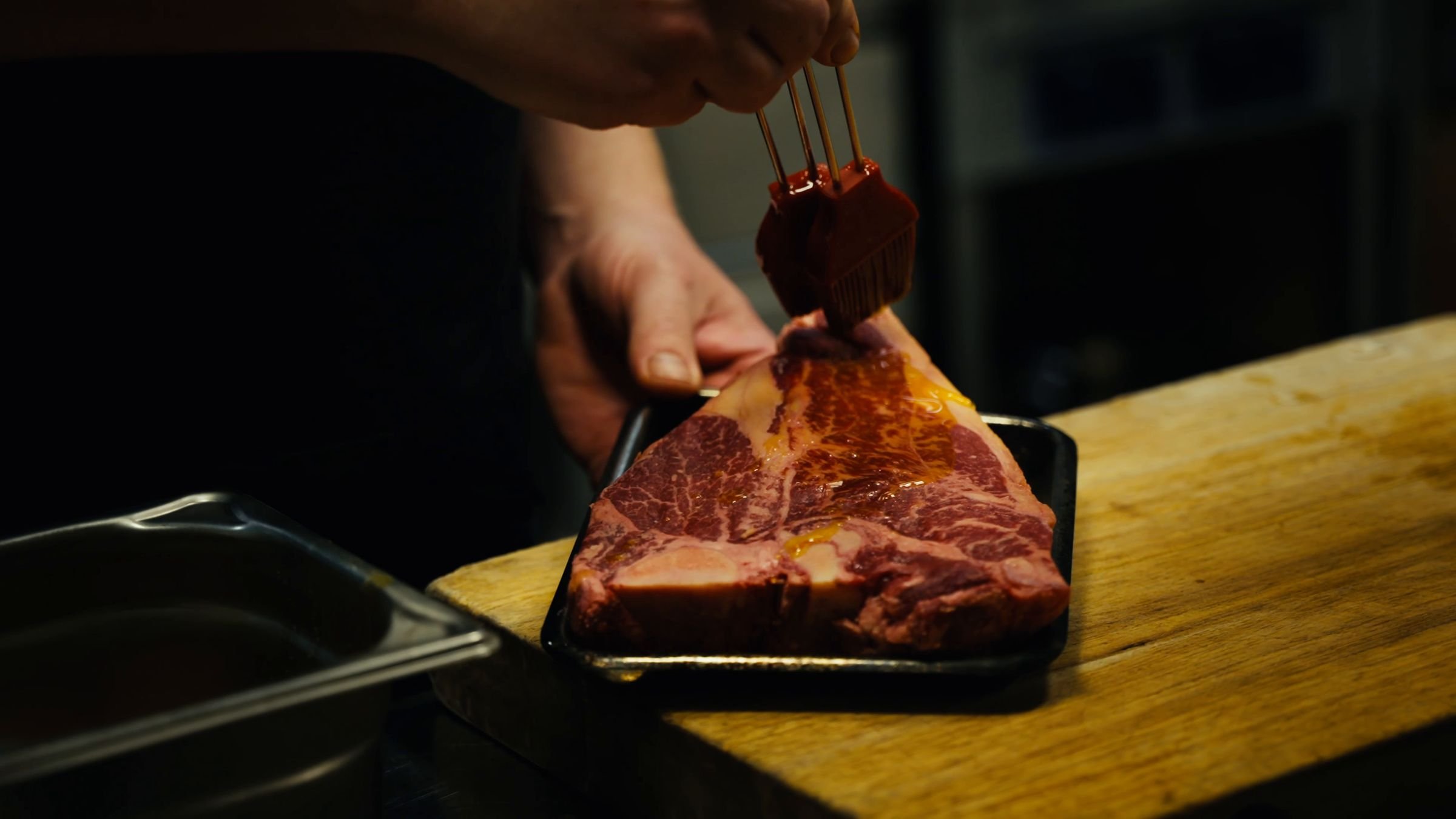 dry-aged-steak-preparation-allmuen-bistro-bergen.jpg