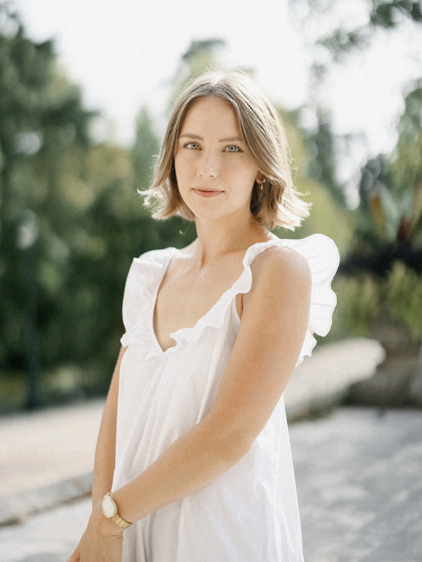 Autumn light, croissant in one hand and camera in the other 🥐🍂 Who&rsquo;s ready for their turn in front of the camera?

#PortraitPhotography #bordeauxliving #CreativePortraits #EditorialStyle #BookYourShoot #CaptureTheMoment #YourStoryThroughMyLen
