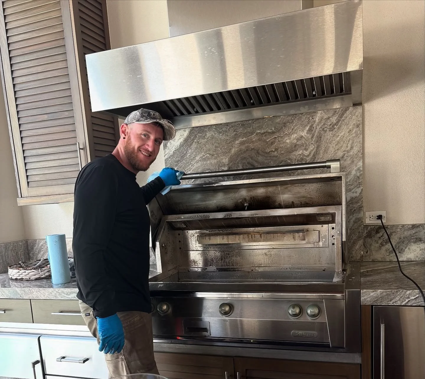 Good morning from the Collier Grill Cleaning crew 😎☀️ Wishing you a wonderful weekend! We&rsquo;re here if you need us 💪🫧🧽