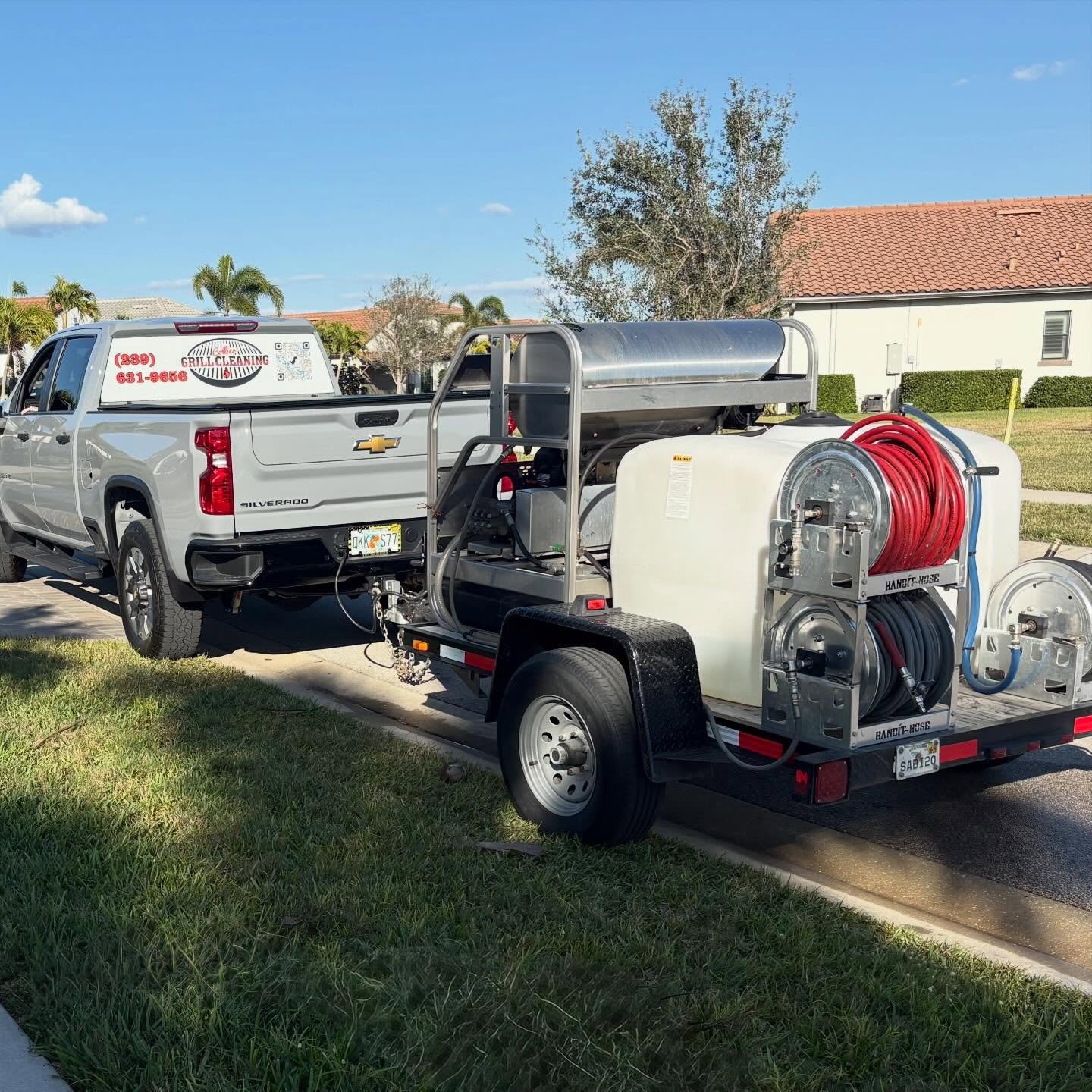 Happy Monday 😎 Did you know that Collier Grill Cleaning also provides pressure washing services?! We do it all! 

Call us today for a free estimate 📞 (239) 630-9656 
#SWFL #CleaningService #PressureWashing #GrillCleaning