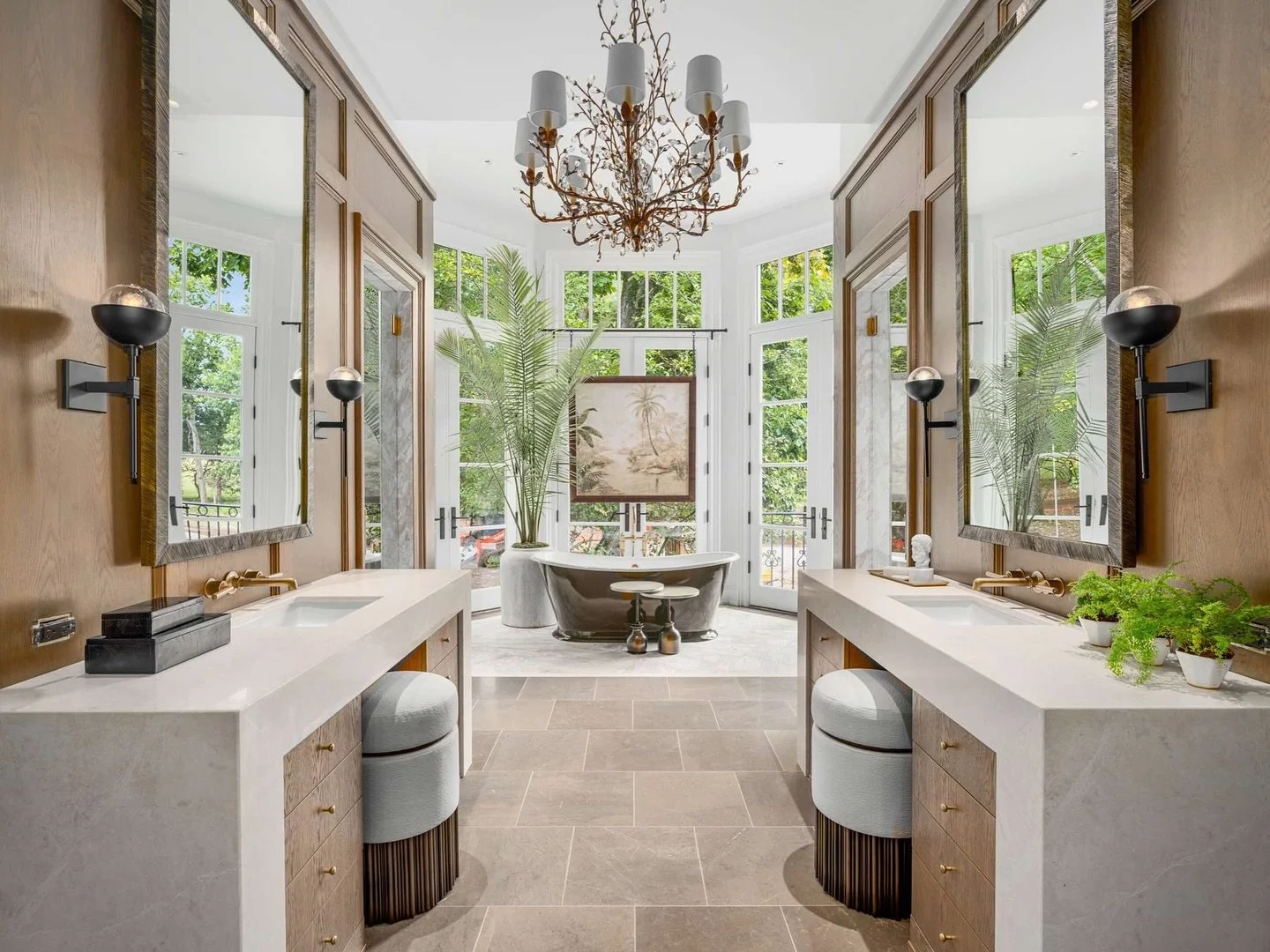 So honored to be a part of this amazing project amongst such talented people. 
#interiordesign #primarybathroom #interiordesignnashville #customcabinets