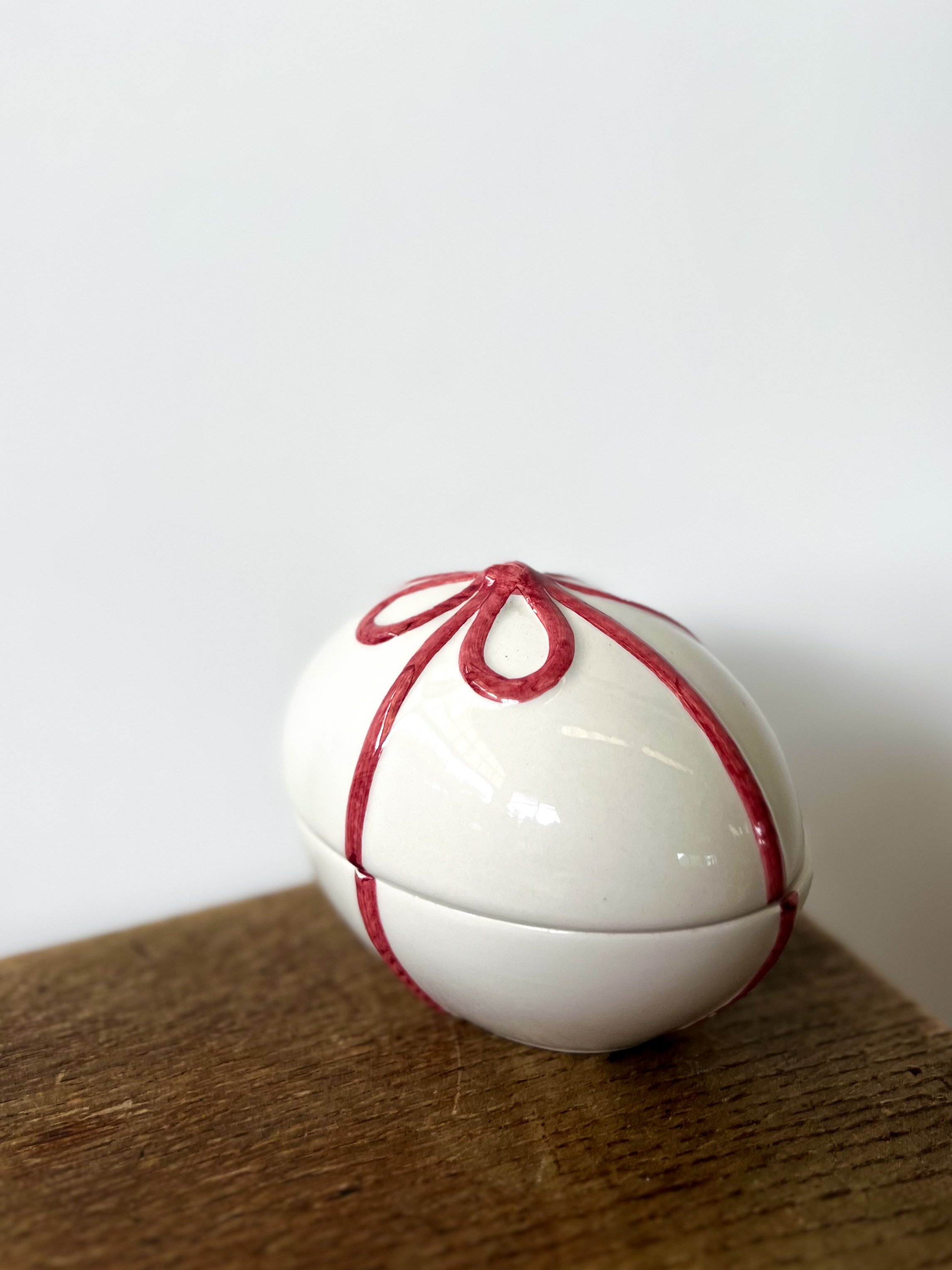 Oeuf en porcelaine