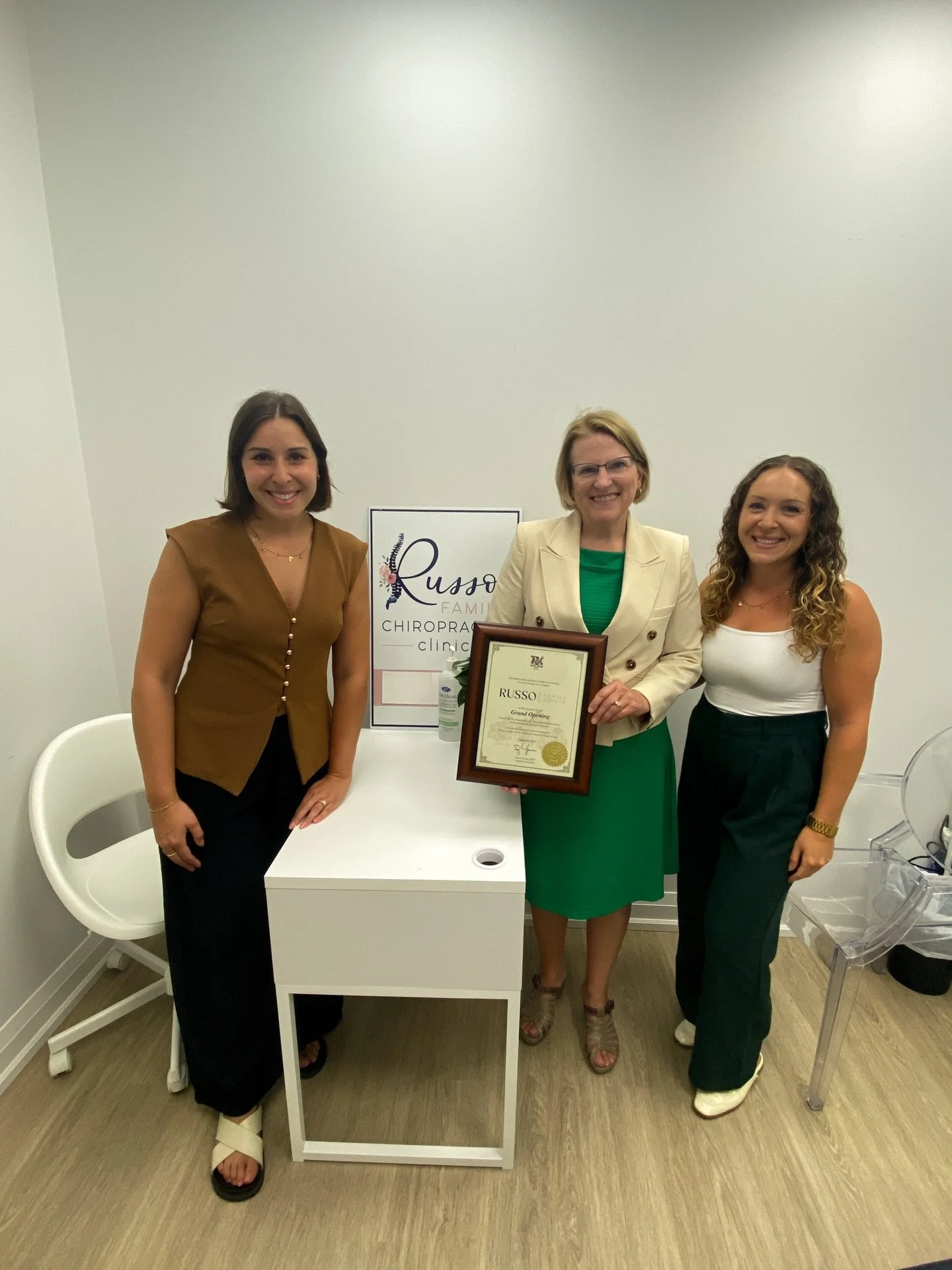 Very cool biz + sister moment 💛✨ 

A huge thank you to @sylviajonesmpp to coming by our new @russofamilyclinic location - we are so excited to help the health of the Orangeville community! 

Come check out our new space at: 
✨150 First St., Orangevi