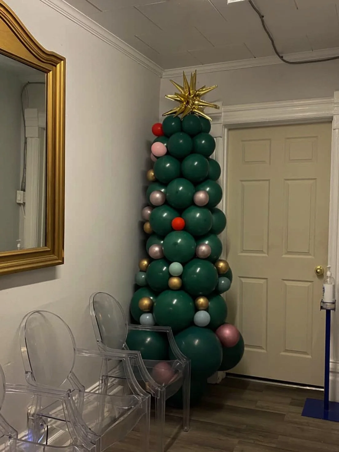 We hope you all had a very merry christmas &amp; a happy new year! We&rsquo;re back to our regular treating schedule starting:
✨ Monday January 5th ✨

If you&rsquo;re ready to get your health back on track, click the link in our bio to book online! W