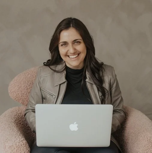 Book your appointment with our Naturopathic Doctor, Dr. Annaleeza Caputi !!! 

She&rsquo;s available Thursdays virtually to help with all your health and wellness needs: from feeling bloated to fertility, poops to pregnancy - she does it all! 

Here&