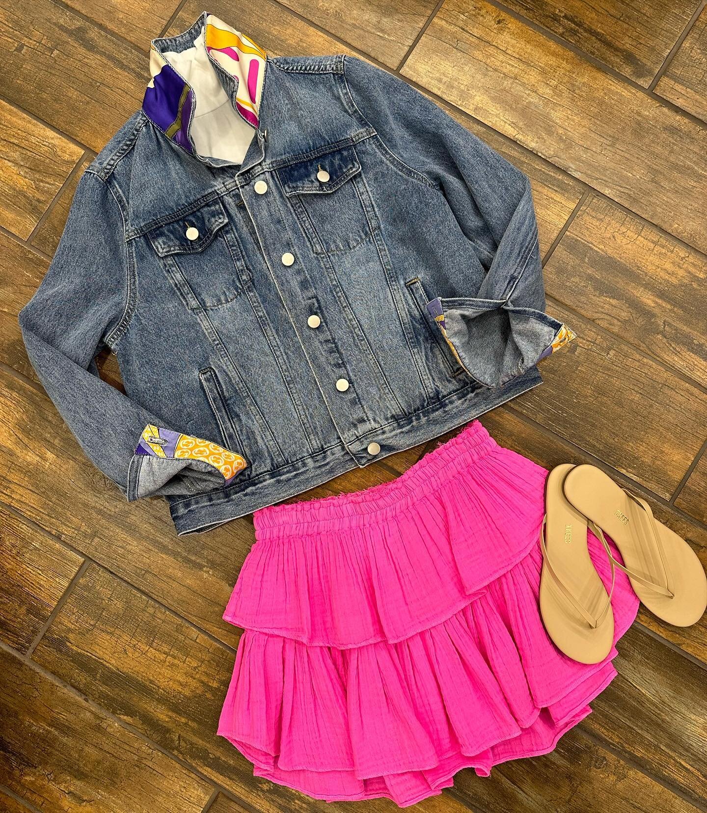 A pop of color for this cloudy day! Happy Friday!! #newarrivals #springstyle #springfashion #janeysat2500 #janeys #shoplocalamarillo #amarillotx #supportlocalbusiness #shoplocal #amarilloshopping #amarilloboutiques #boutiqueshopping