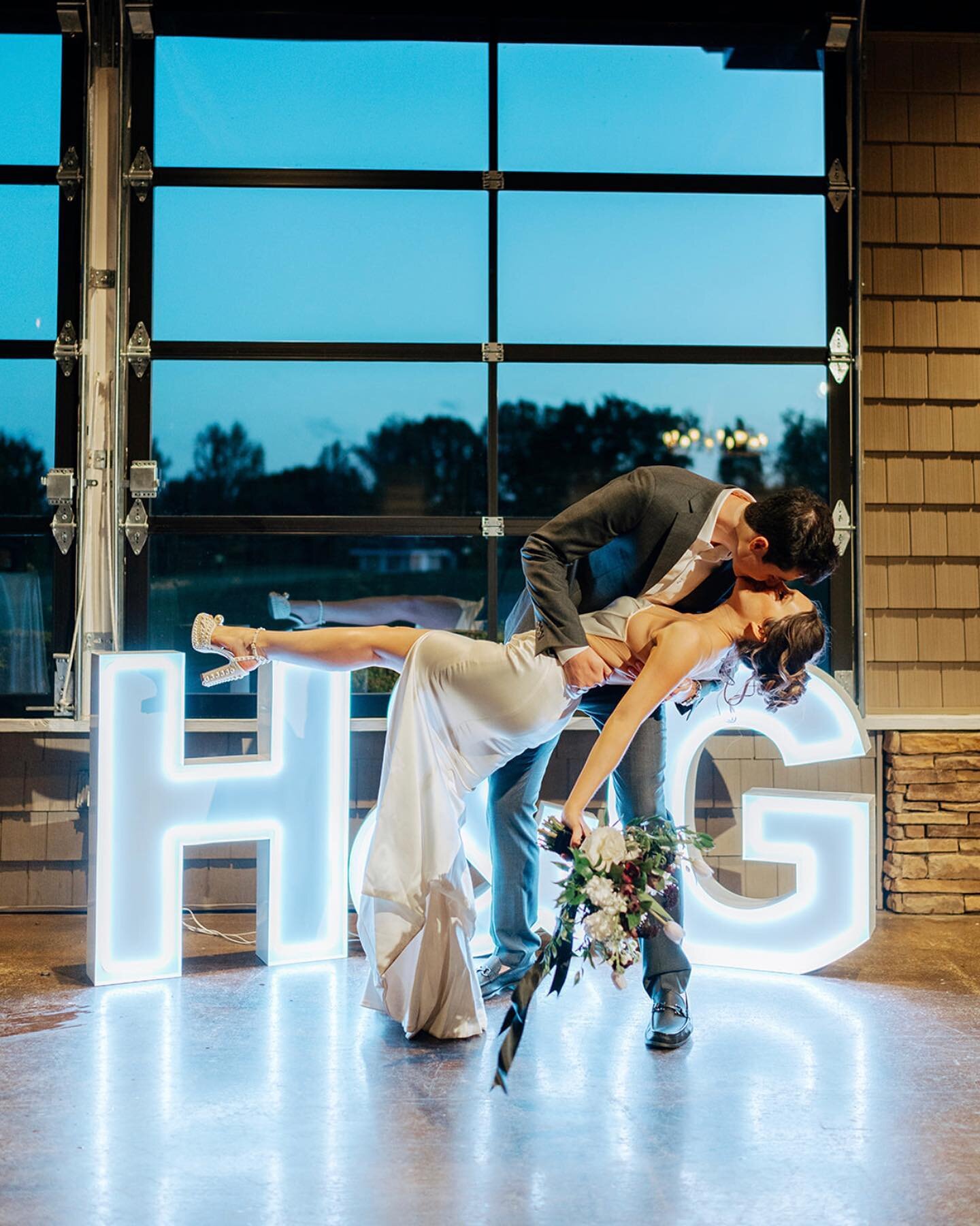We loved being a part of this modern black/white theme at the beautiful @hermitagegolfweddings 🖤🤍🐑
.
Haley &amp; Gray got married 6 months ago but said yes to working with us for a styled shoot &amp; they are perfect!🤩 

📸 @mattumlandd captured 