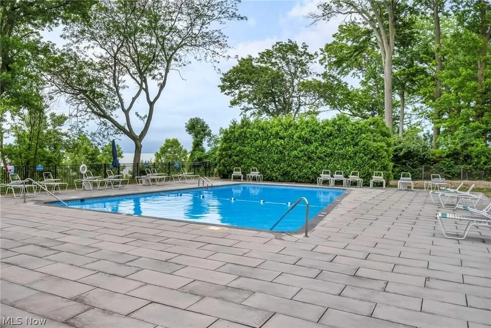 Pool.jpg