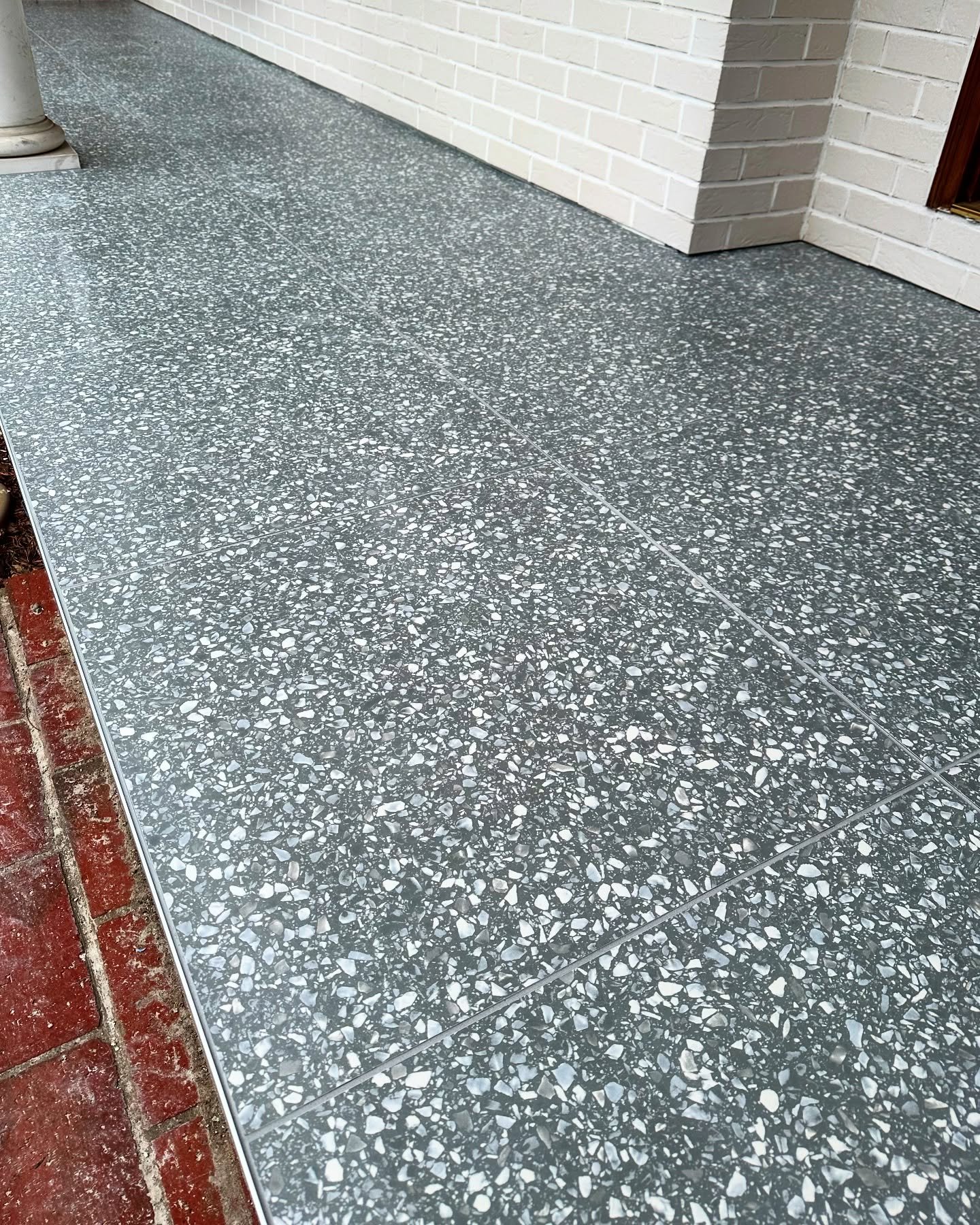 Front Entrance Patio
24&rdquo; x 24&rdquo; Ceramic Tile