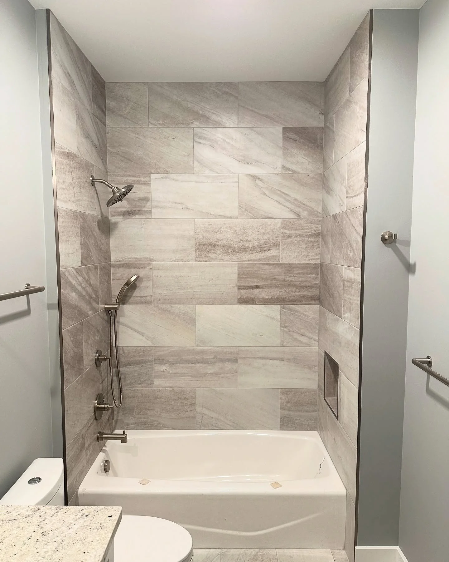 12&rdquo;x 24&rdquo; Tub Shower Hall Bath 🛁 
&bull;
&bull;
&bull;
#tile #porcelain #shower #hall #bath #exotic #remodel #homeimprovement #clean #largetile #porcelain #hardwork #beautiful #goals #tilelife #dreams #reality #clean #grout #reels #trendi