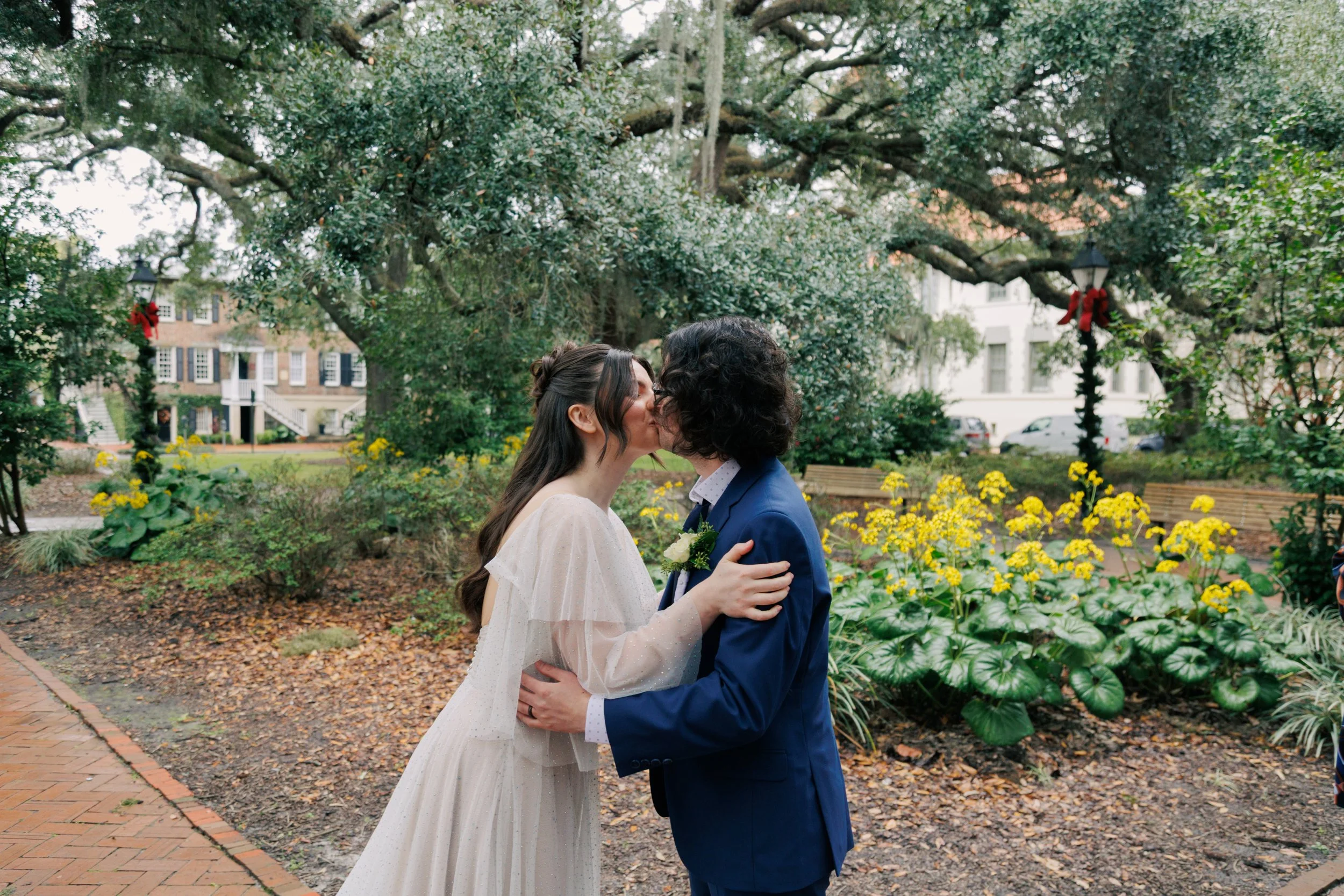 savannah-newlyweds-elopement-first-kiss.jpg
