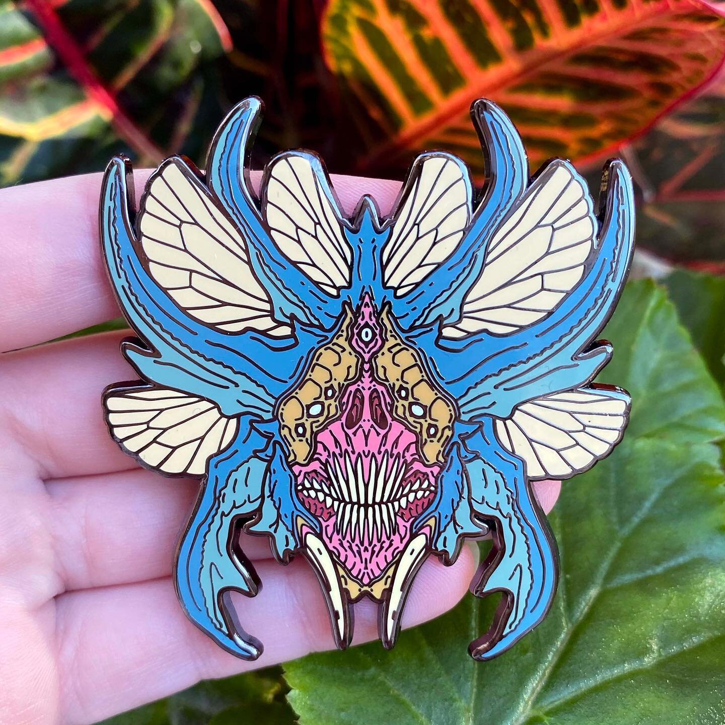 Beast of the Swarm large enamel pin 👁️🪰

#pin #enamelpin #smallbusiness #pinsofinstagram #pincommunity #enamelpins #pins #monsterart #monster #pinstagram