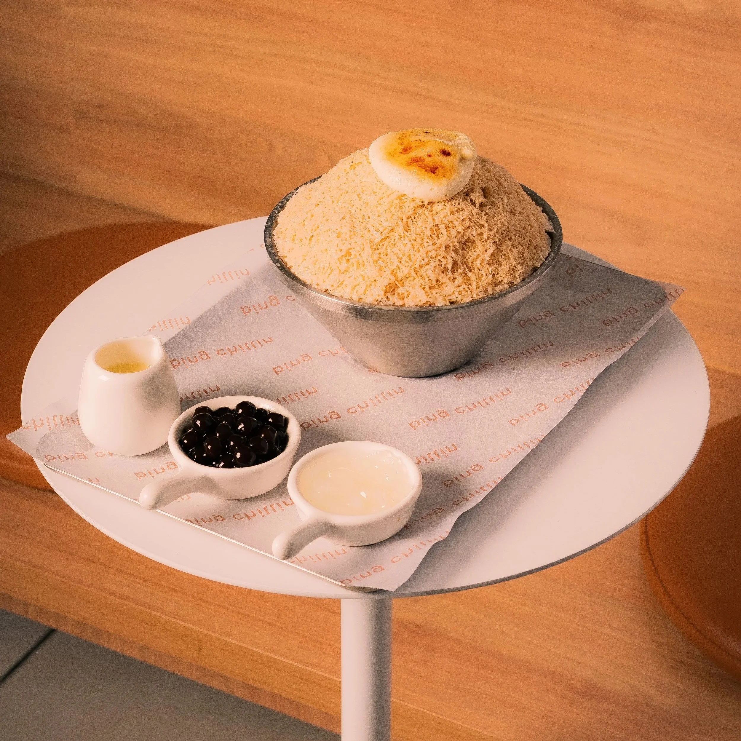 White Peach Oolong bingsu — peach and oolong tea shaved ice with creme brulee cream and pearls