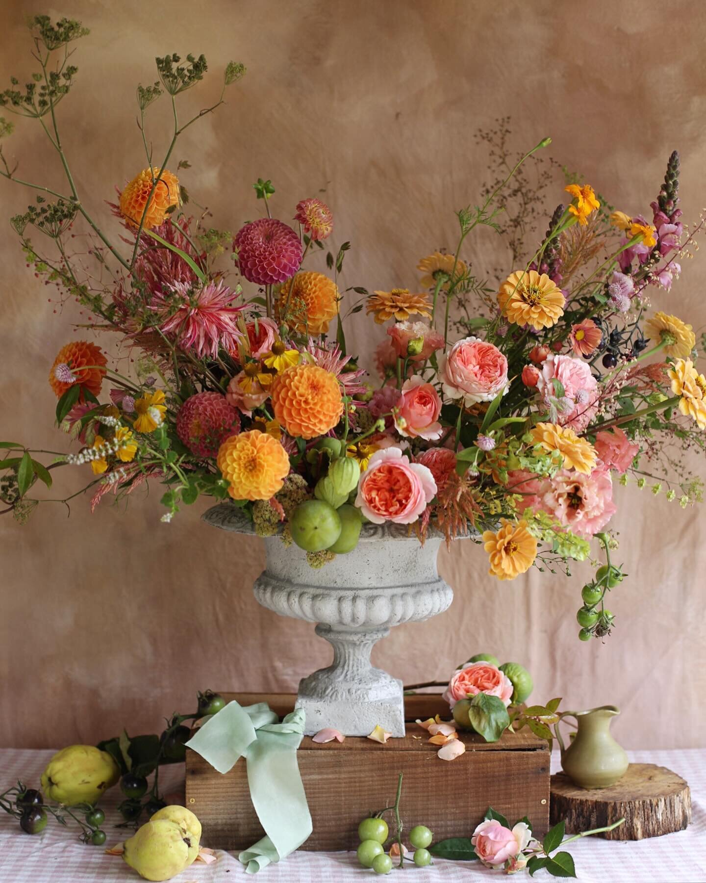 Our last workshop of the season with lovely Ash from @yellowhouseflowerfarm 
Together we created garden inspired bouquets and urns as the rain pattered on the roof of our little studio at the top of the rose field. Couldn&rsquo;t think of a better wa