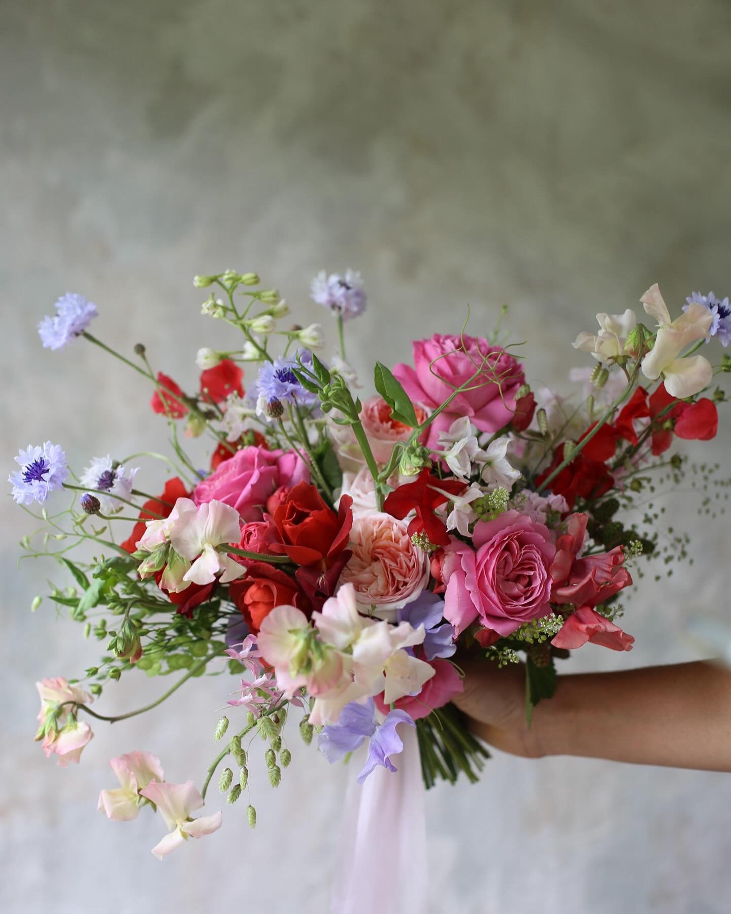 For Laura 🩵🩷❤️

Roses - Kiwi, Vintage Miss, Ali Mau,
Sweet Peas - Piggy Sue, Spring Sunshine light Blue, Winter Sunshine Scarlet, Kings Ransom
Larkspur &ldquo;Pink Cloud&rdquo;, Delphinium &ldquo;Butterfly Pink&rdquo;, Briza, Dragon Cress, Stock Qu